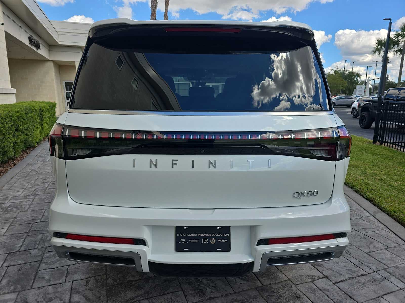 2026 INFINITI QX80 LUXE
