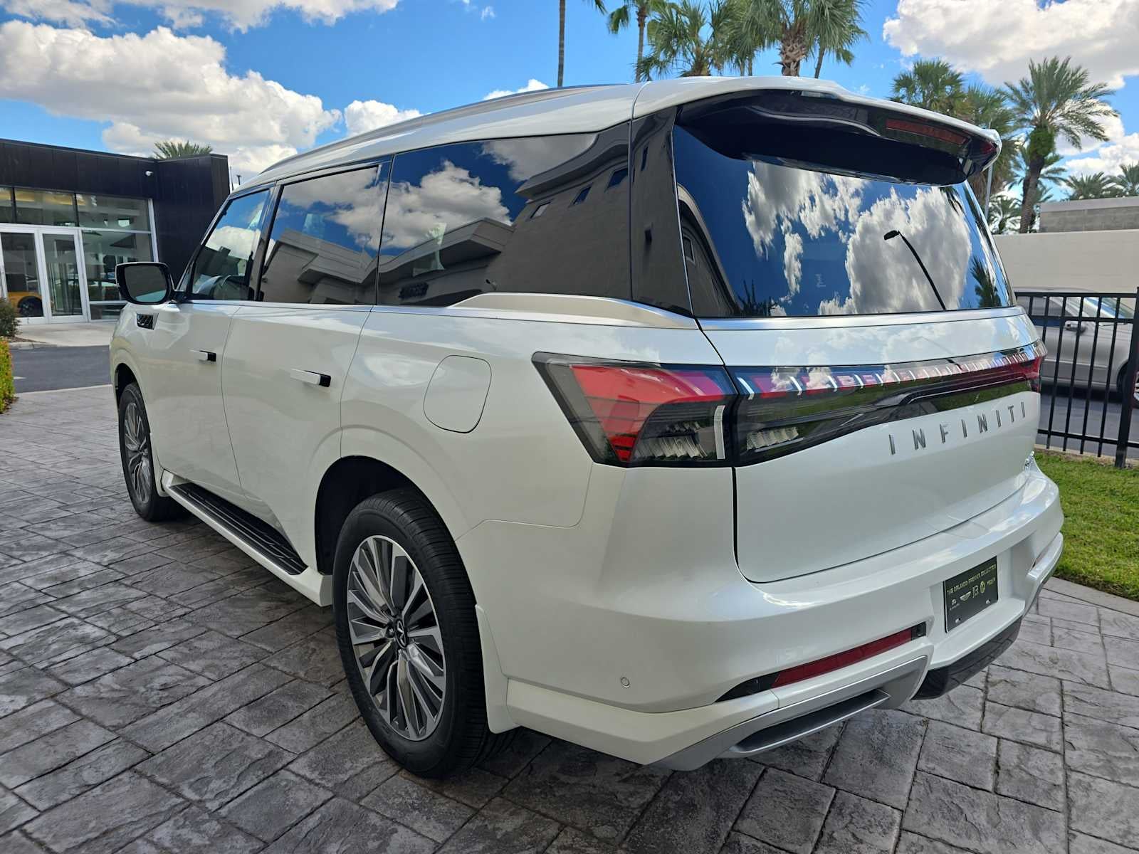 2026 INFINITI QX80 LUXE