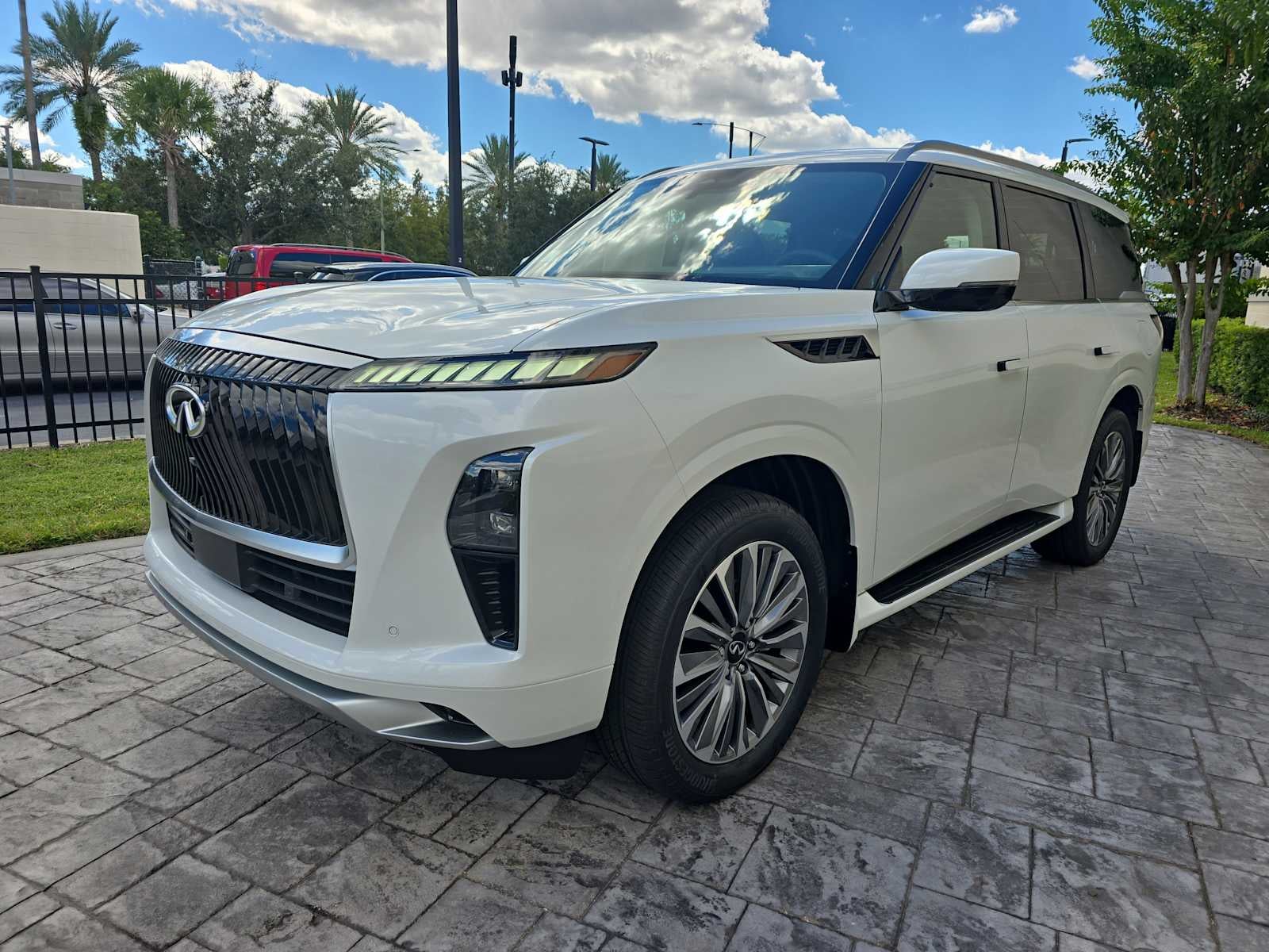 2026 INFINITI QX80 LUXE