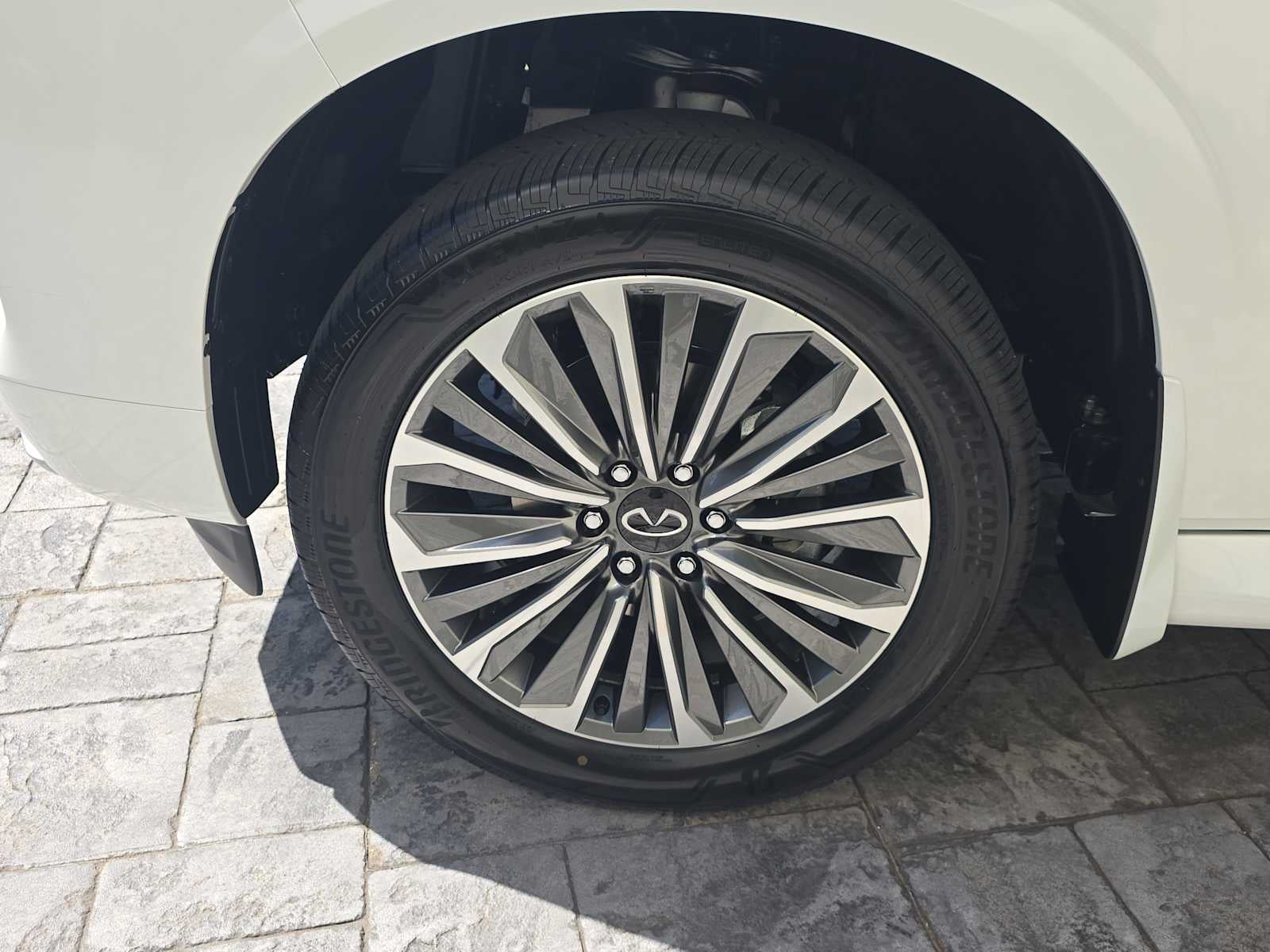 2027 INFINITI QX80 LUXE