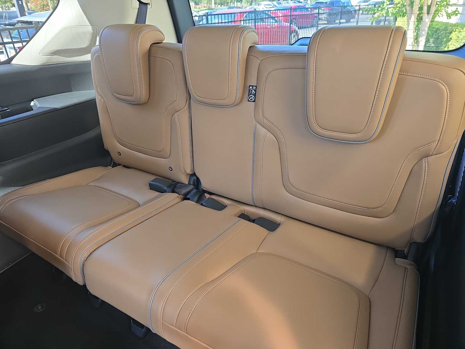 2027 INFINITI QX80 LUXE