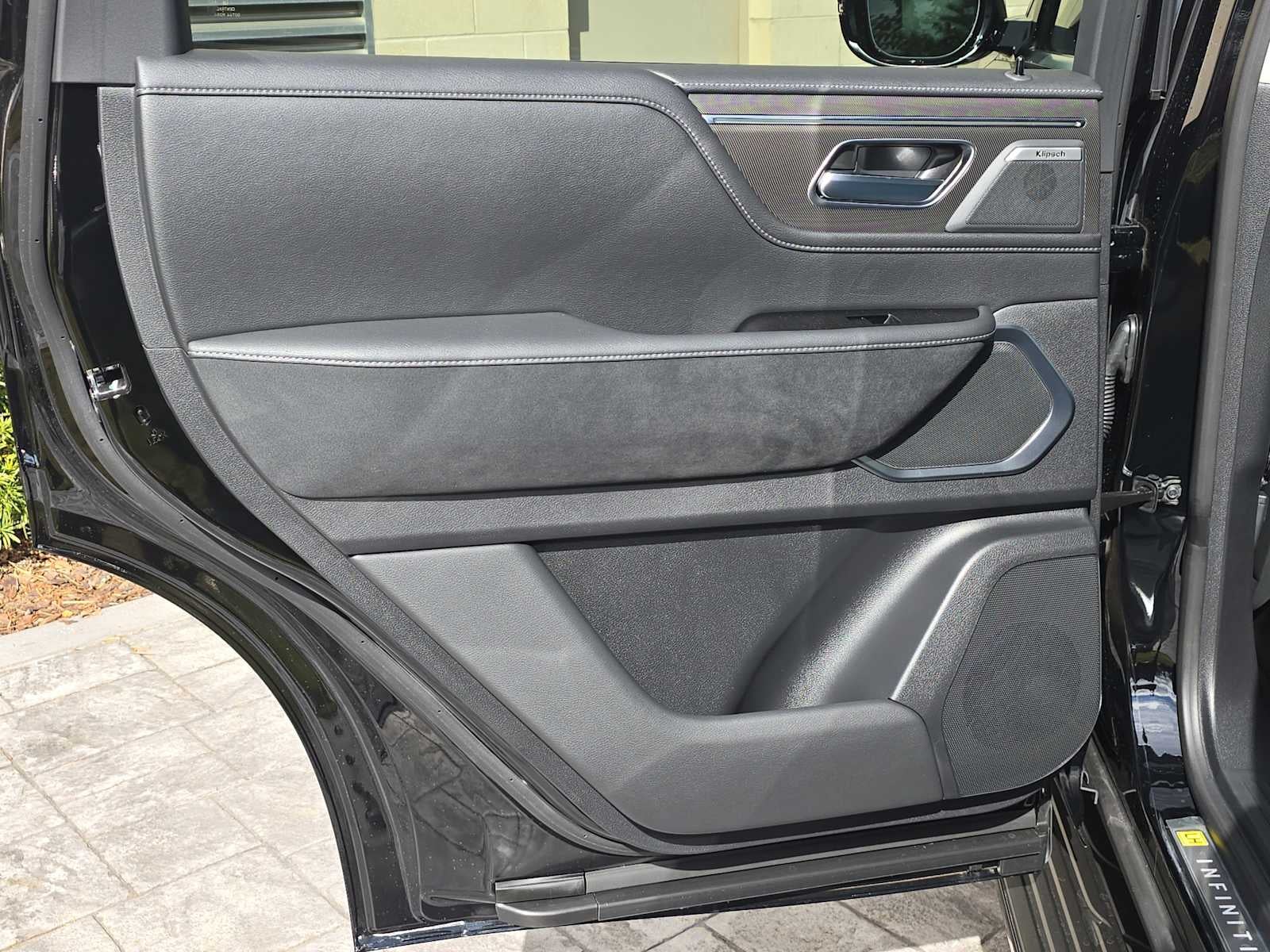 2026 INFINITI QX80 LUXE