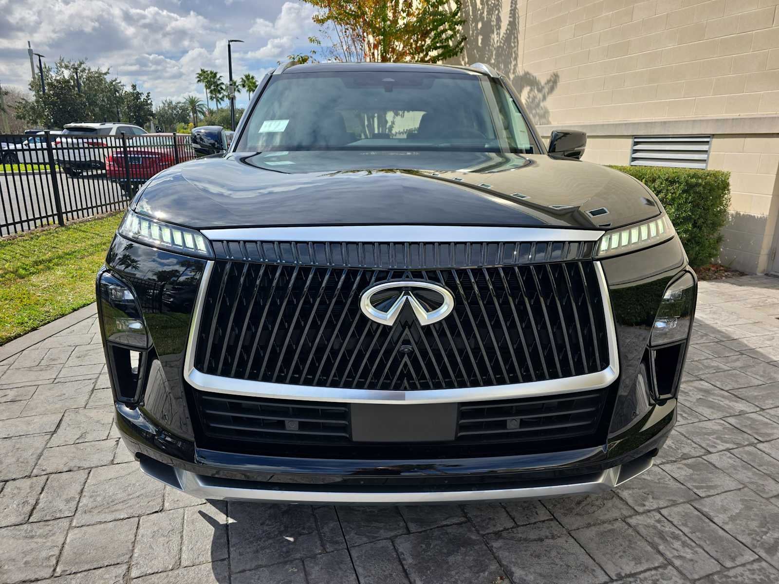 2026 INFINITI QX80 LUXE