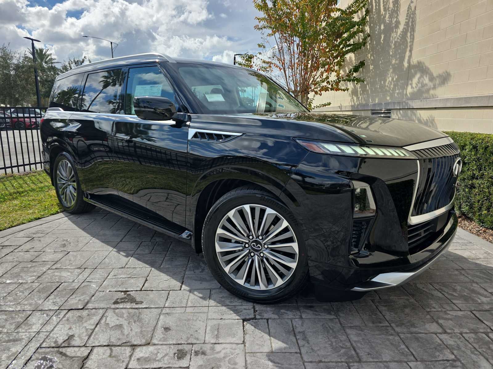 2026 INFINITI QX80 LUXE