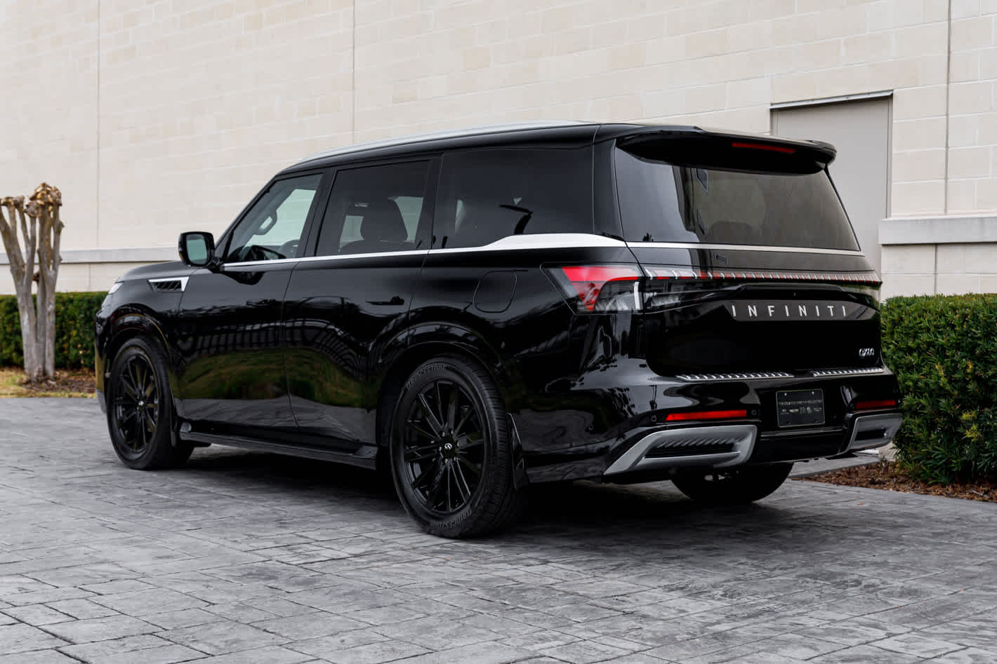 2026 INFINITI QX80 LUXE