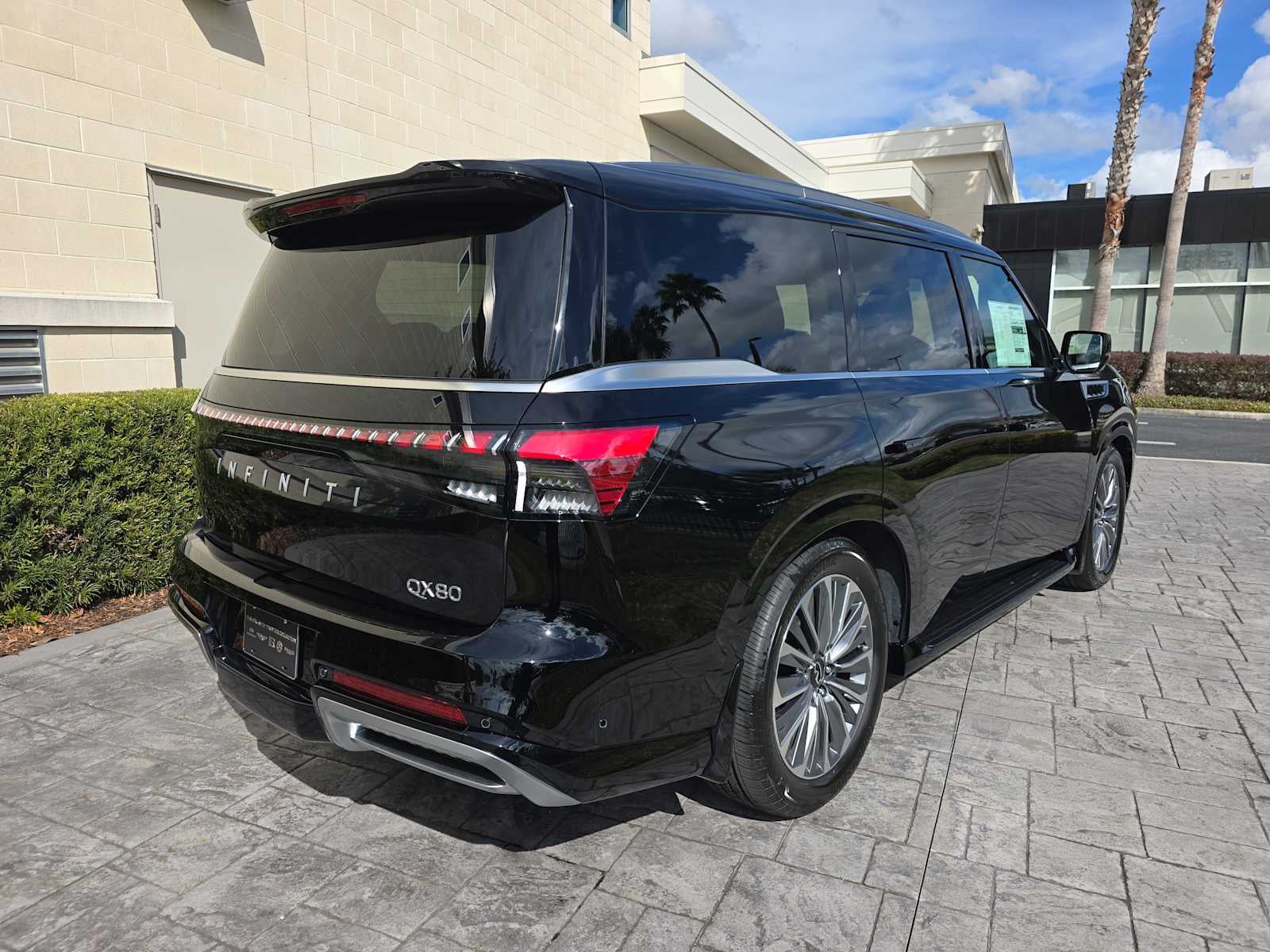 2026 INFINITI QX80 LUXE