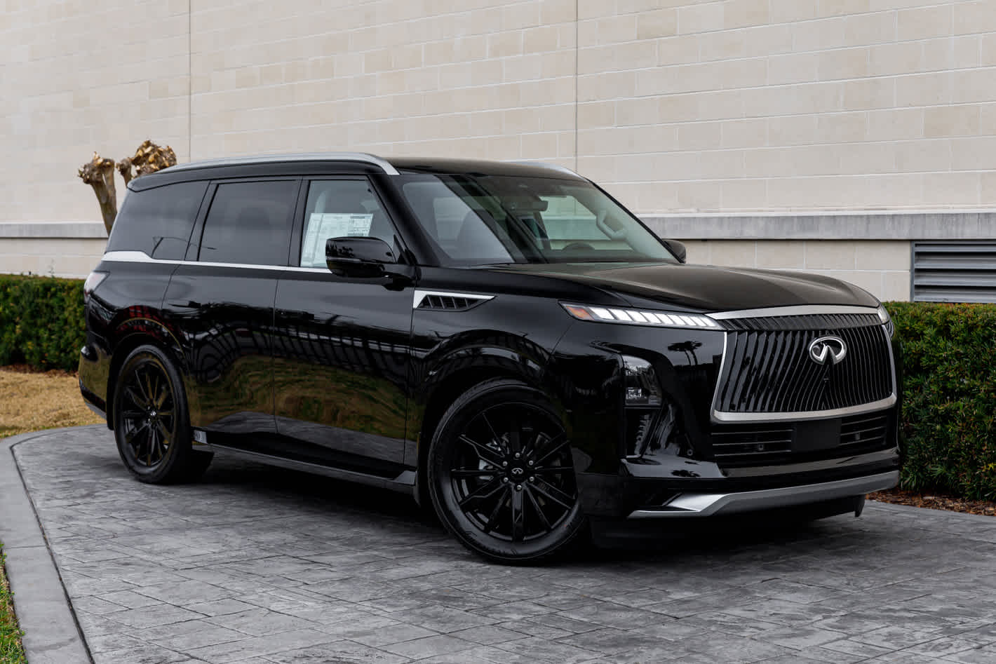 2026 INFINITI QX80 LUXE