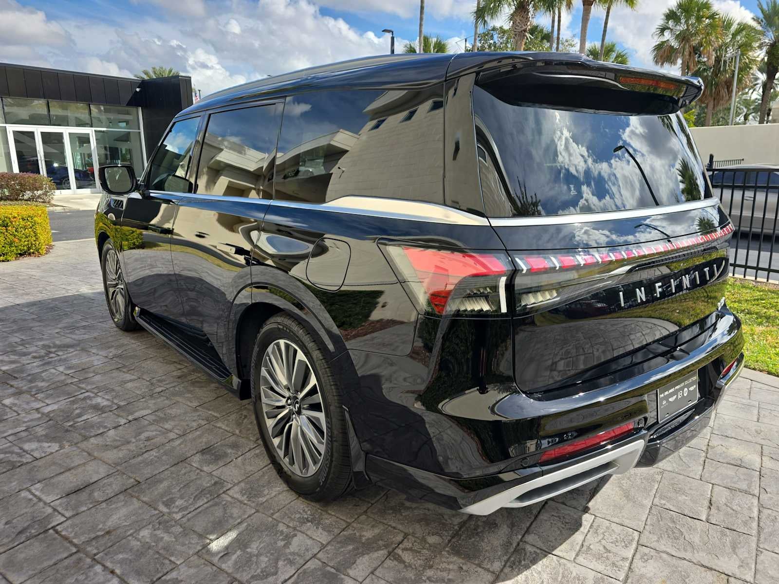 2026 INFINITI QX80 LUXE