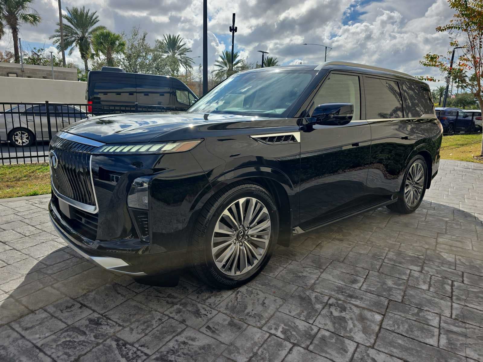 2026 INFINITI QX80 LUXE