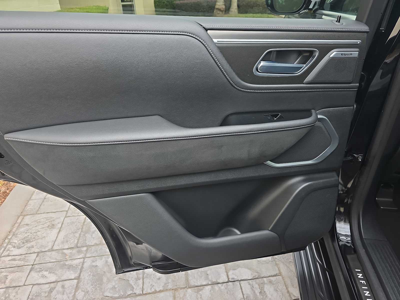 2025 INFINITI QX80 LUXE