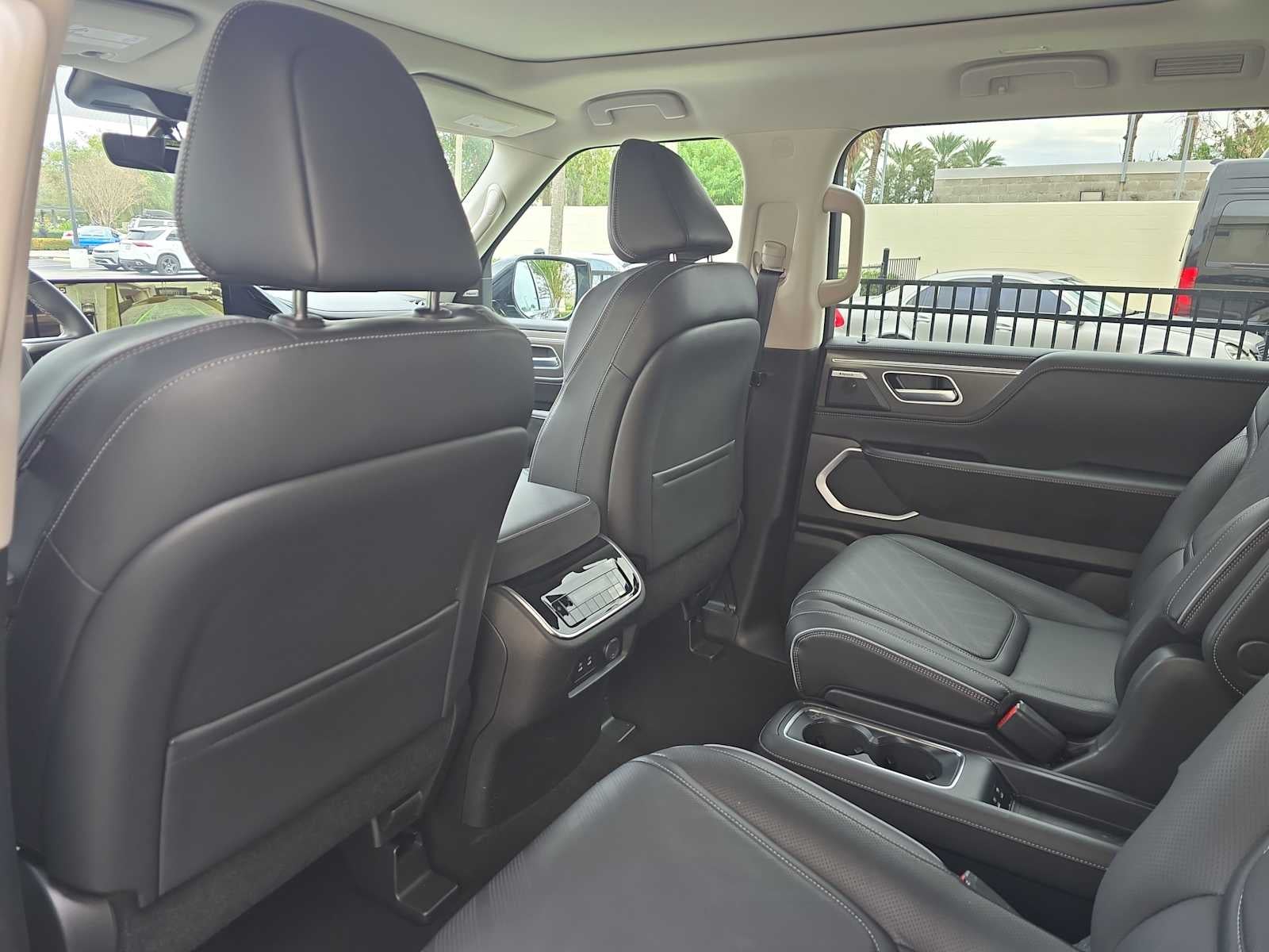 2025 INFINITI QX80 LUXE