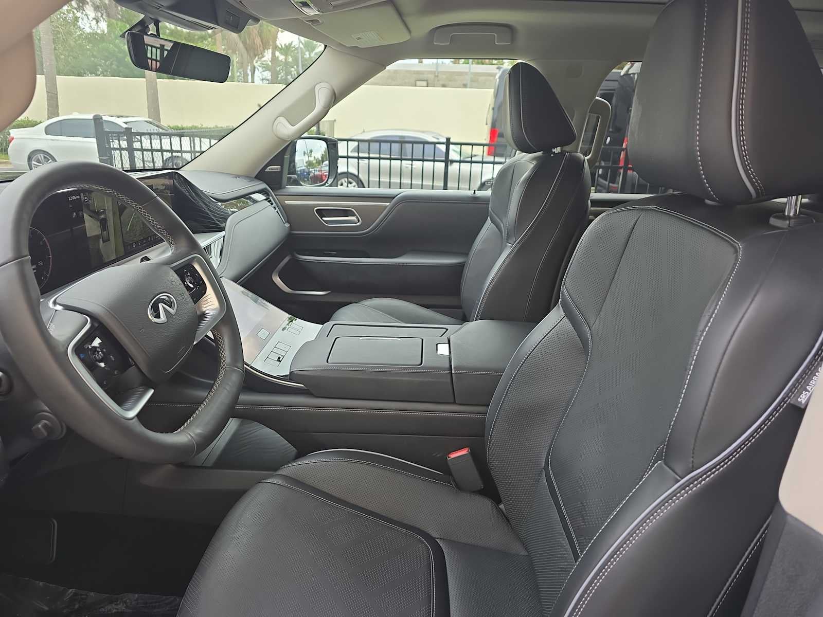 2025 INFINITI QX80 LUXE