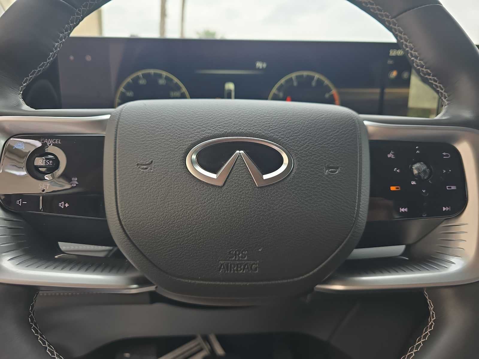 2025 INFINITI QX80 LUXE