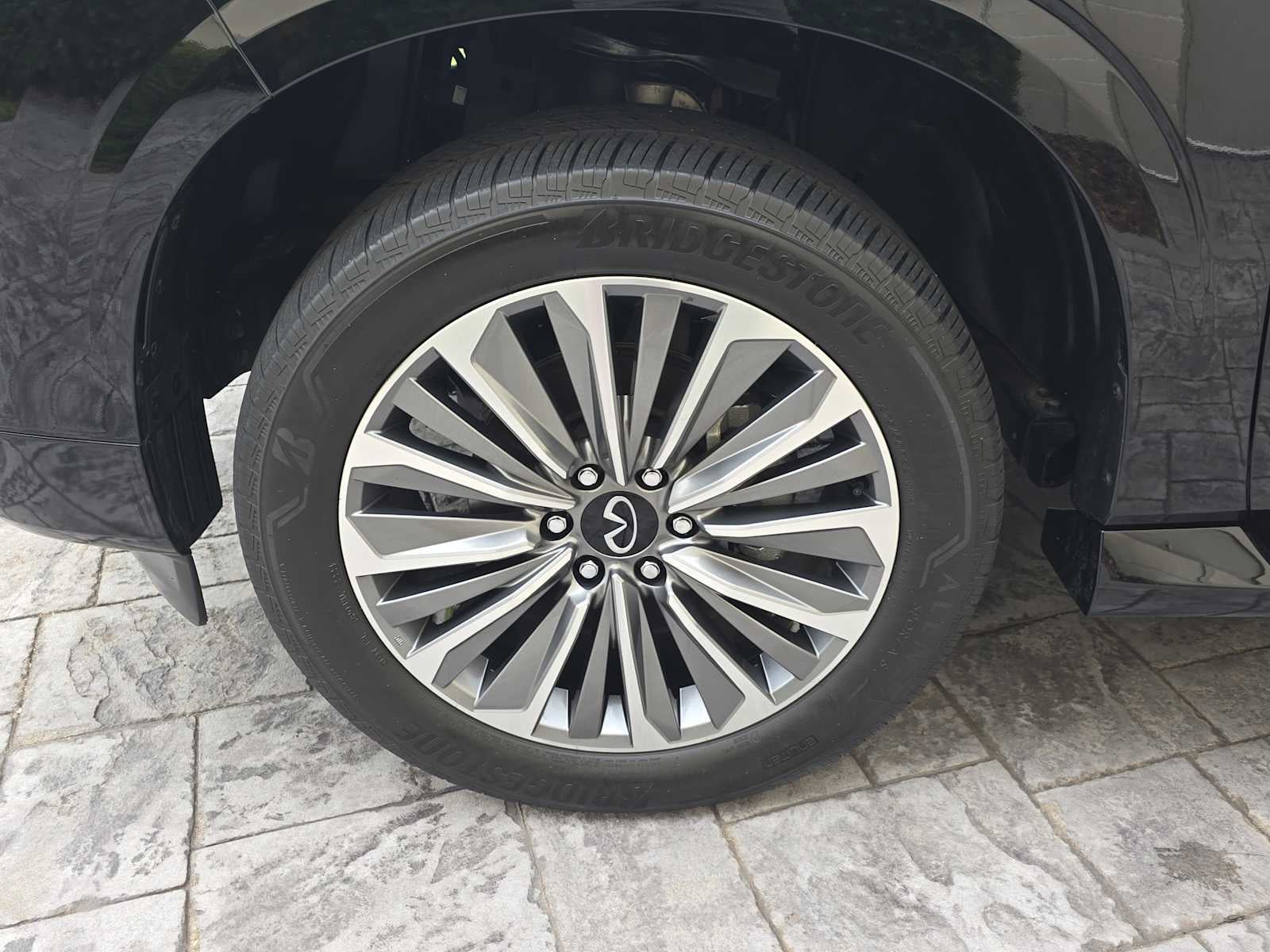 2025 INFINITI QX80 LUXE