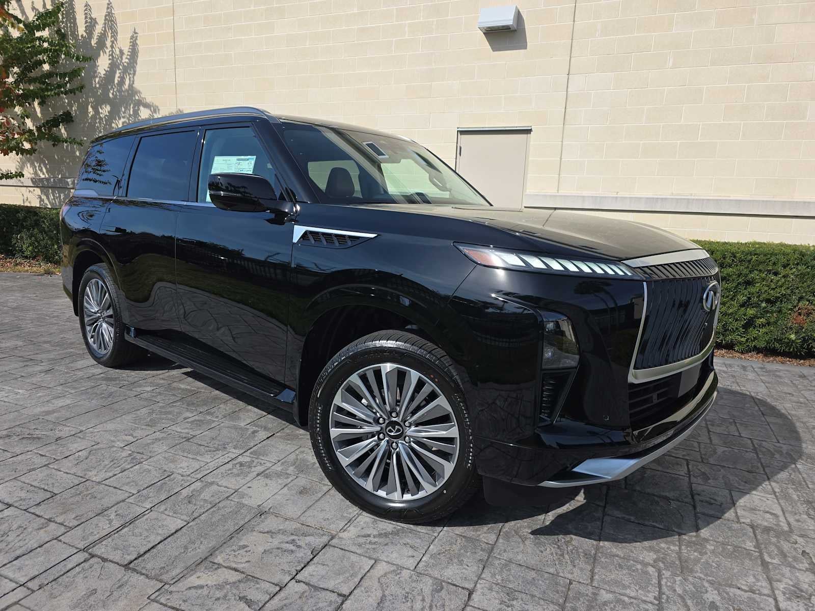 2026 INFINITI QX80 LUXE