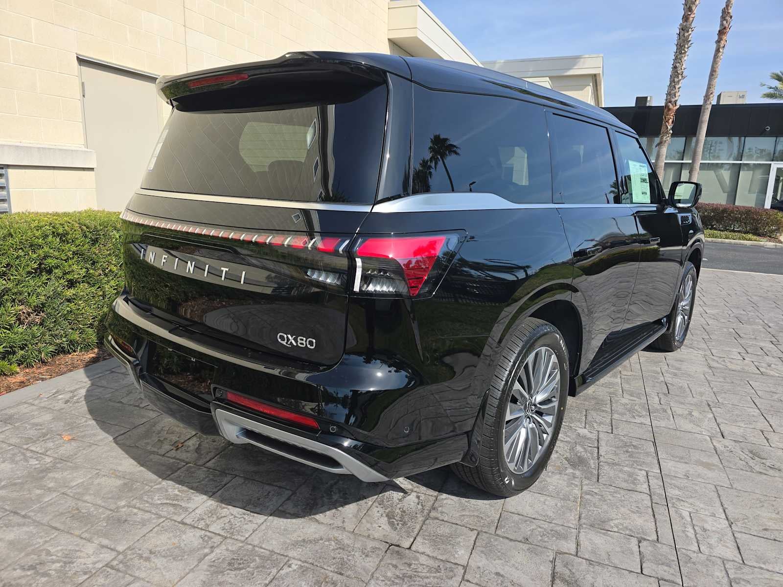 2026 INFINITI QX80 LUXE