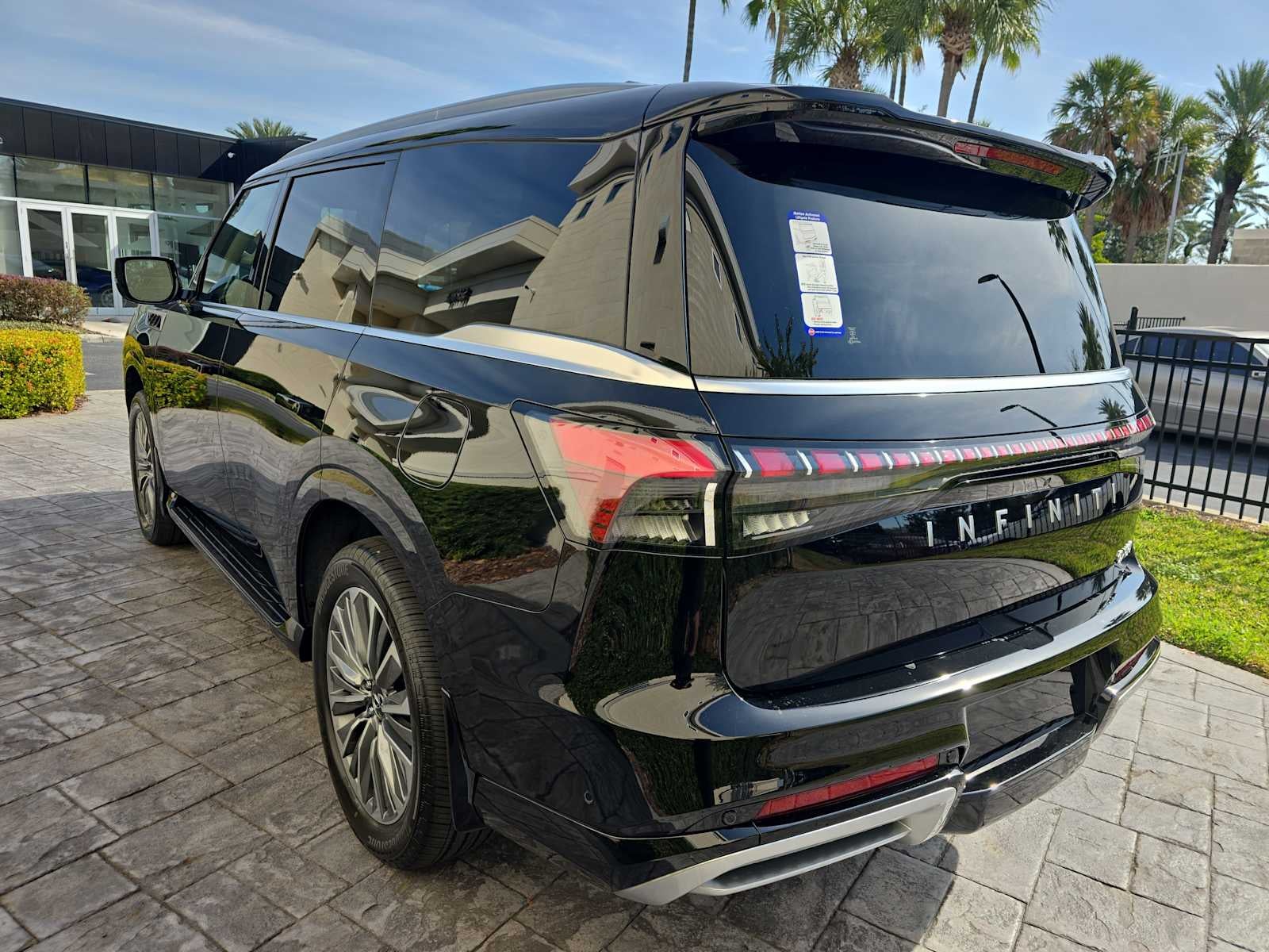 2026 INFINITI QX80 LUXE