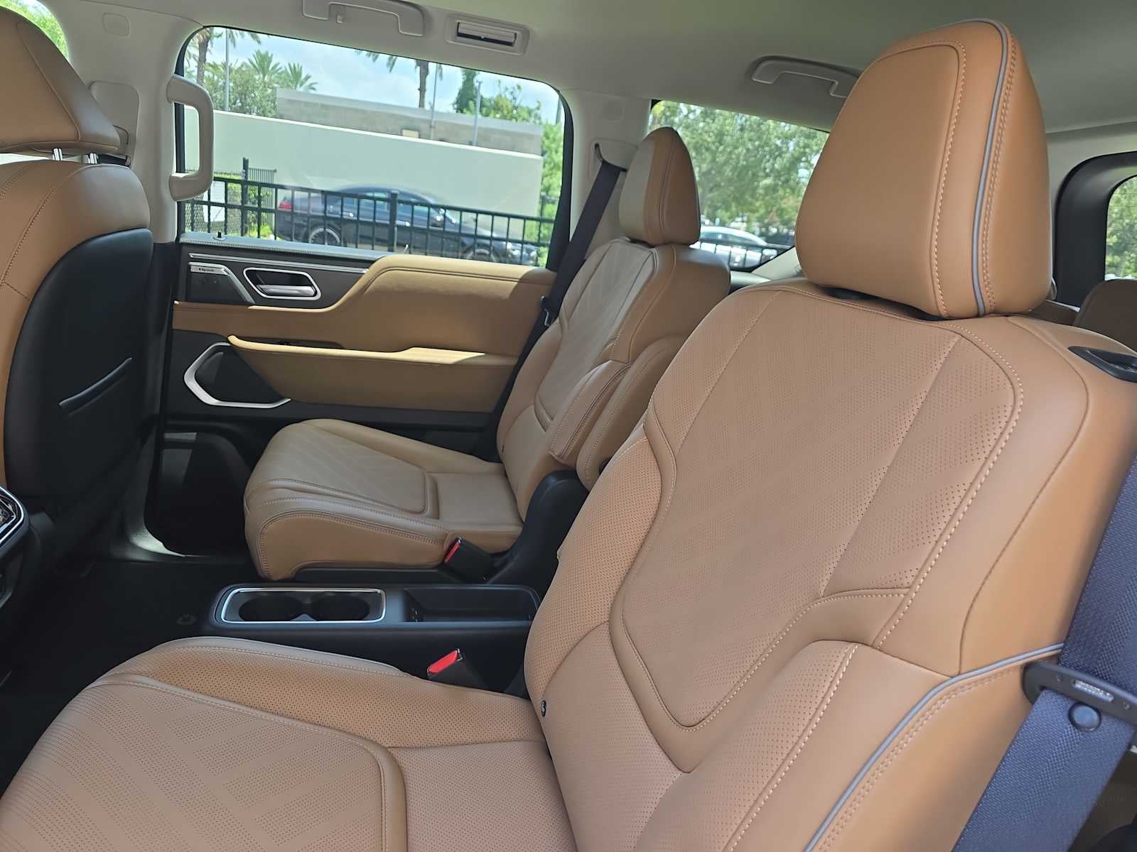 2027 INFINITI QX80 LUXE