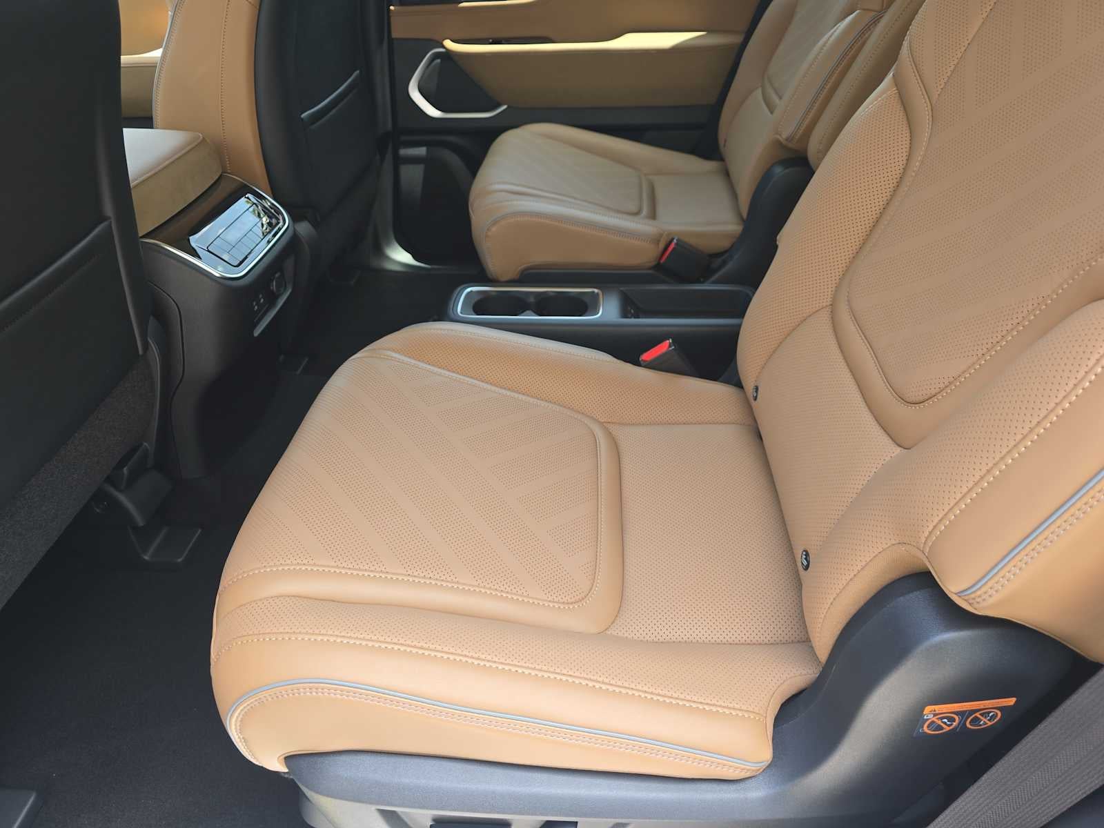 2027 INFINITI QX80 LUXE
