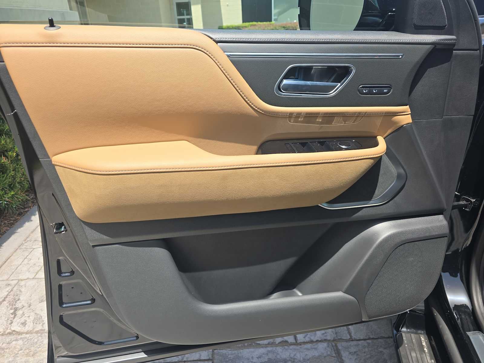 2027 INFINITI QX80 LUXE