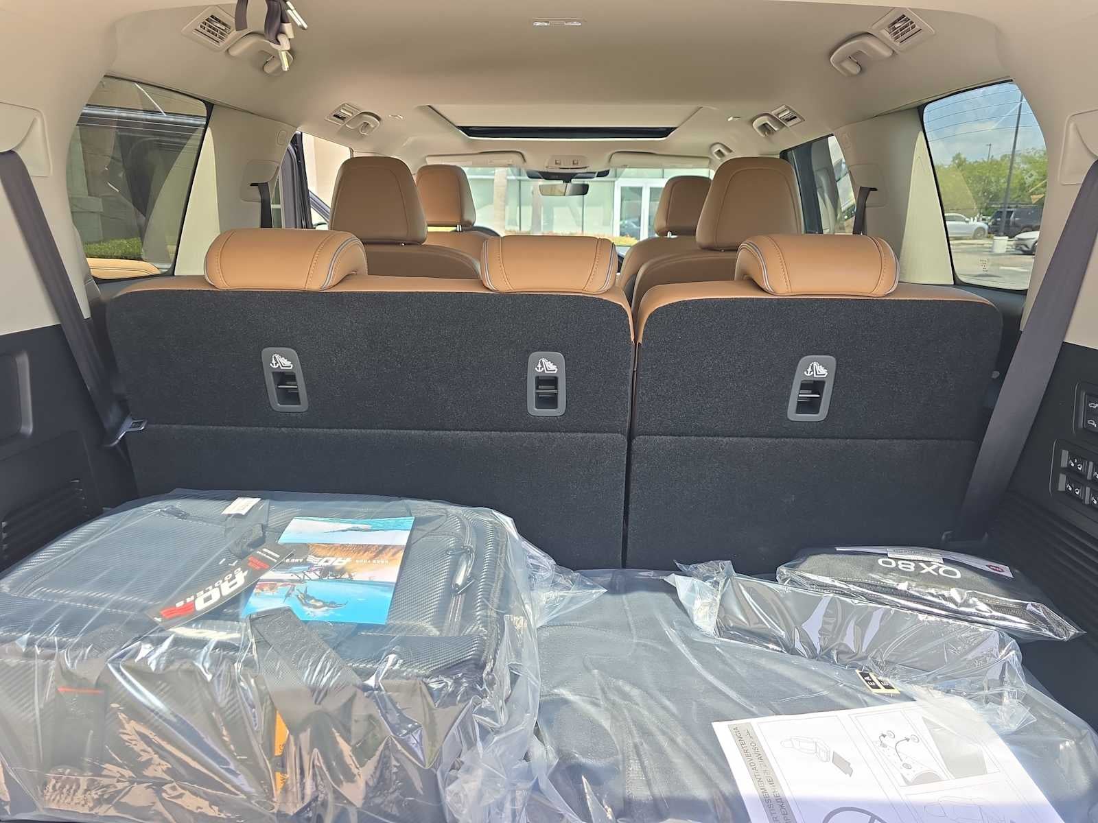 2027 INFINITI QX80 LUXE