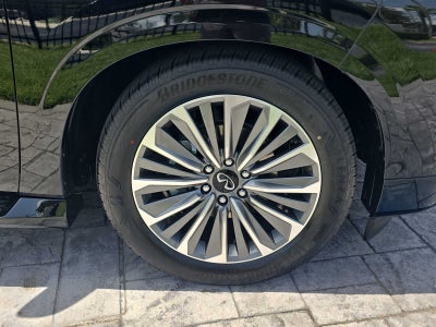 2027 INFINITI QX80 LUXE