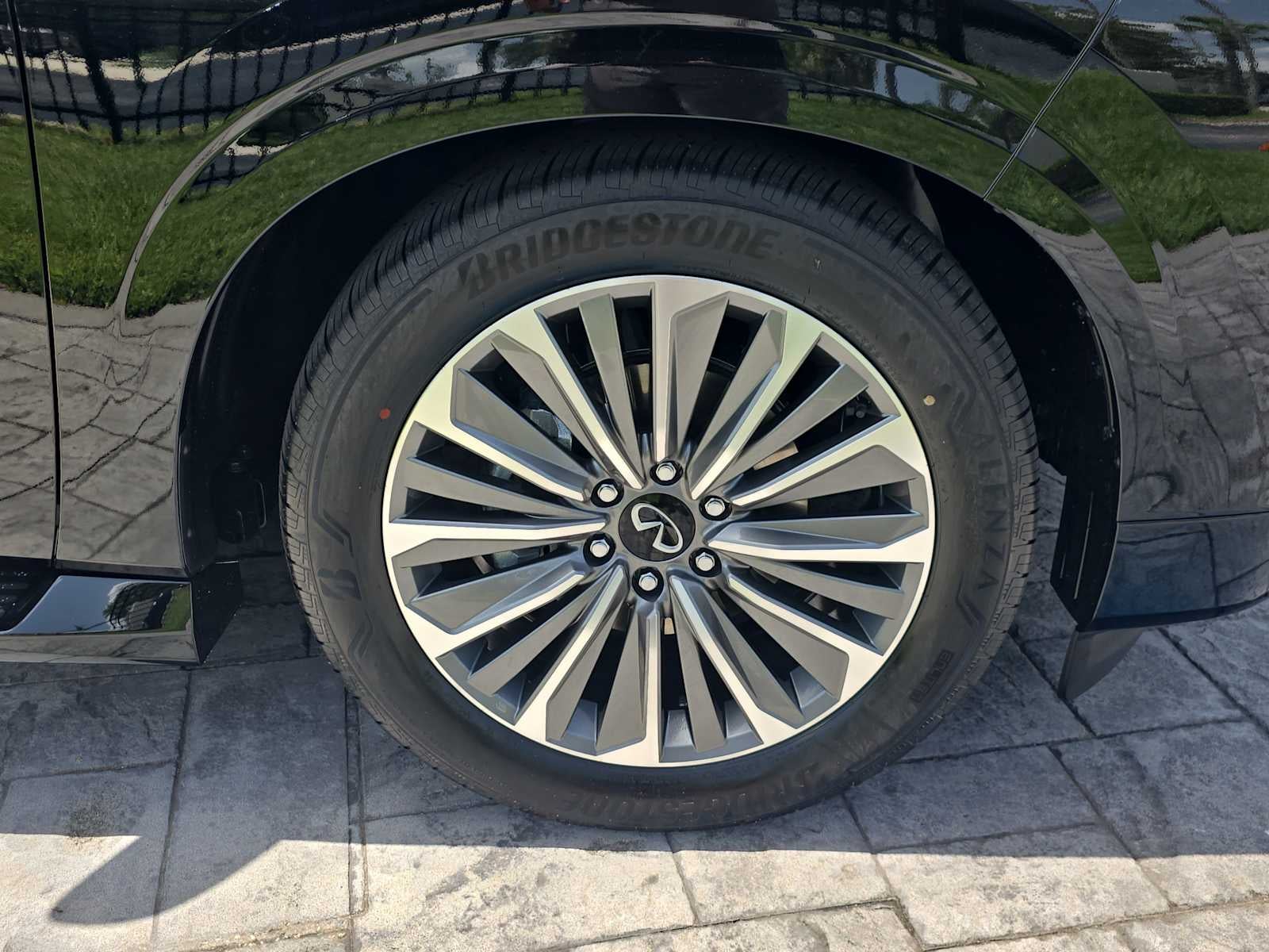 2027 INFINITI QX80 LUXE