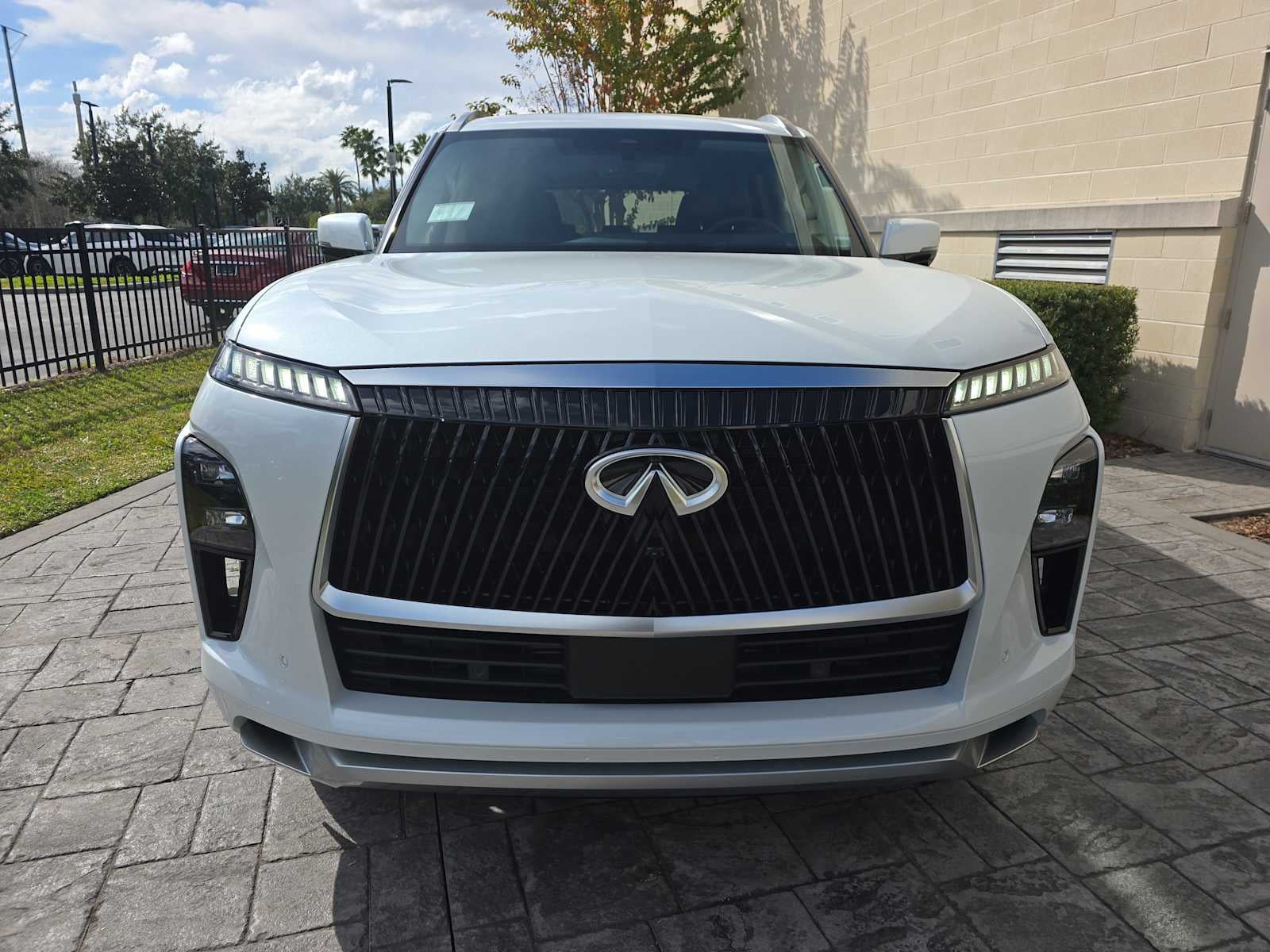 2026 INFINITI QX80 LUXE