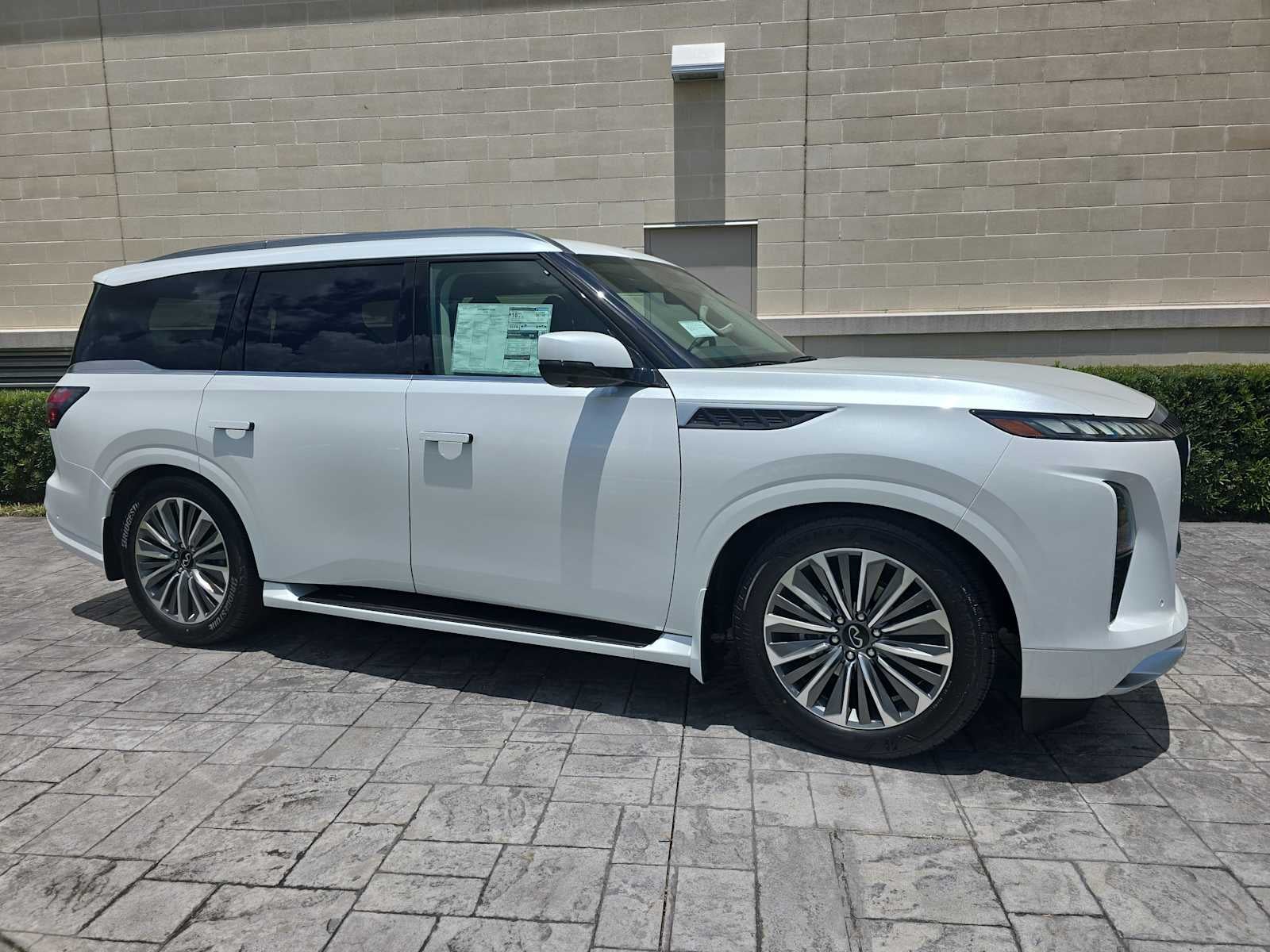2026 INFINITI QX80 LUXE