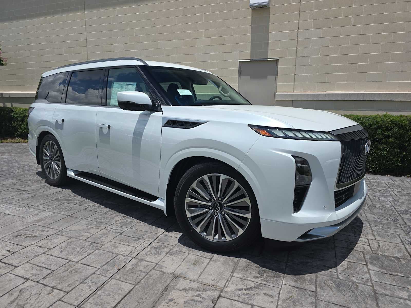 2026 INFINITI QX80 LUXE
