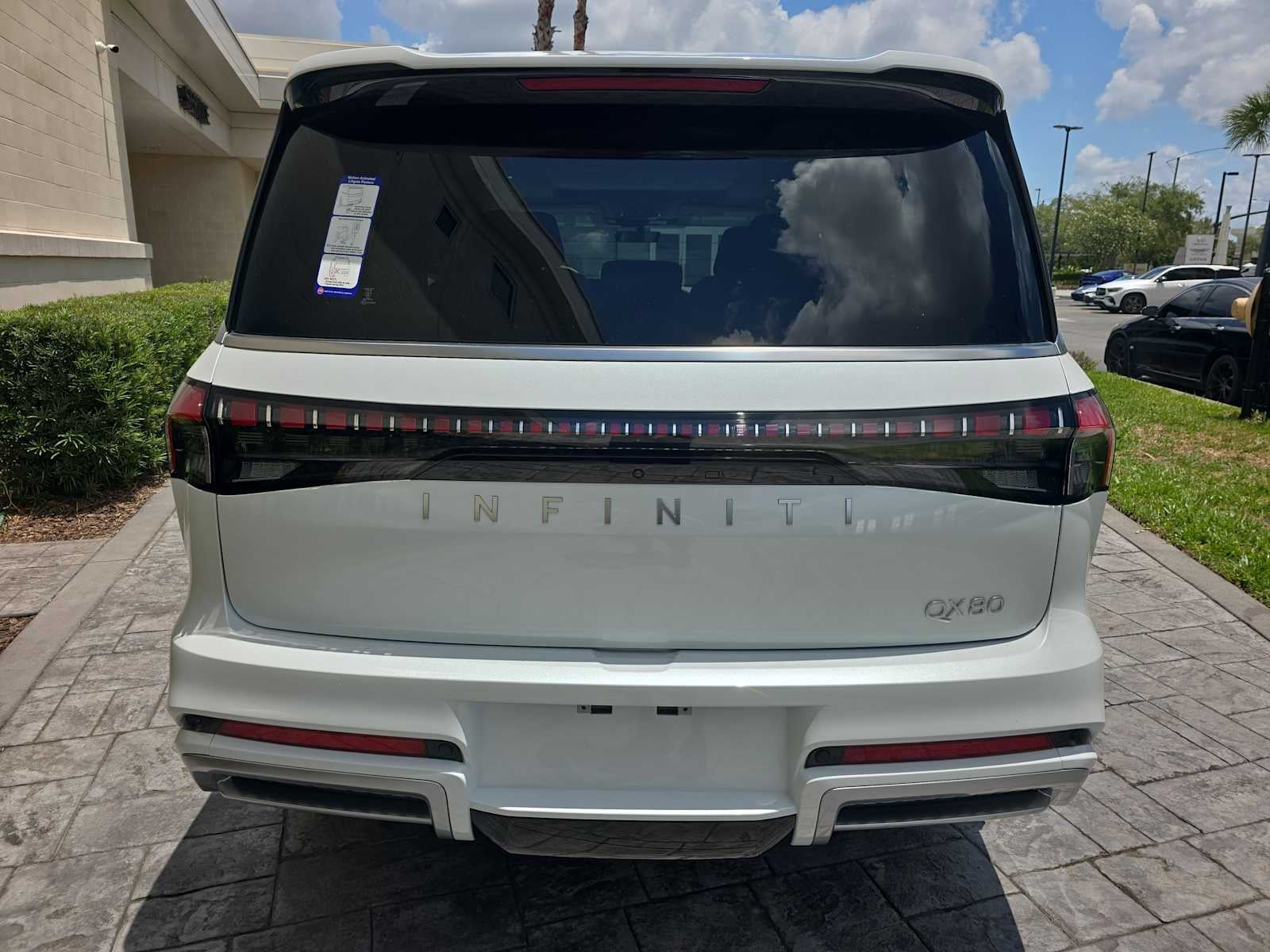 2026 INFINITI QX80 LUXE
