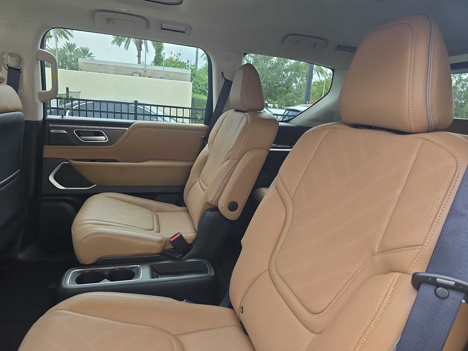 2027 INFINITI QX80 LUXE