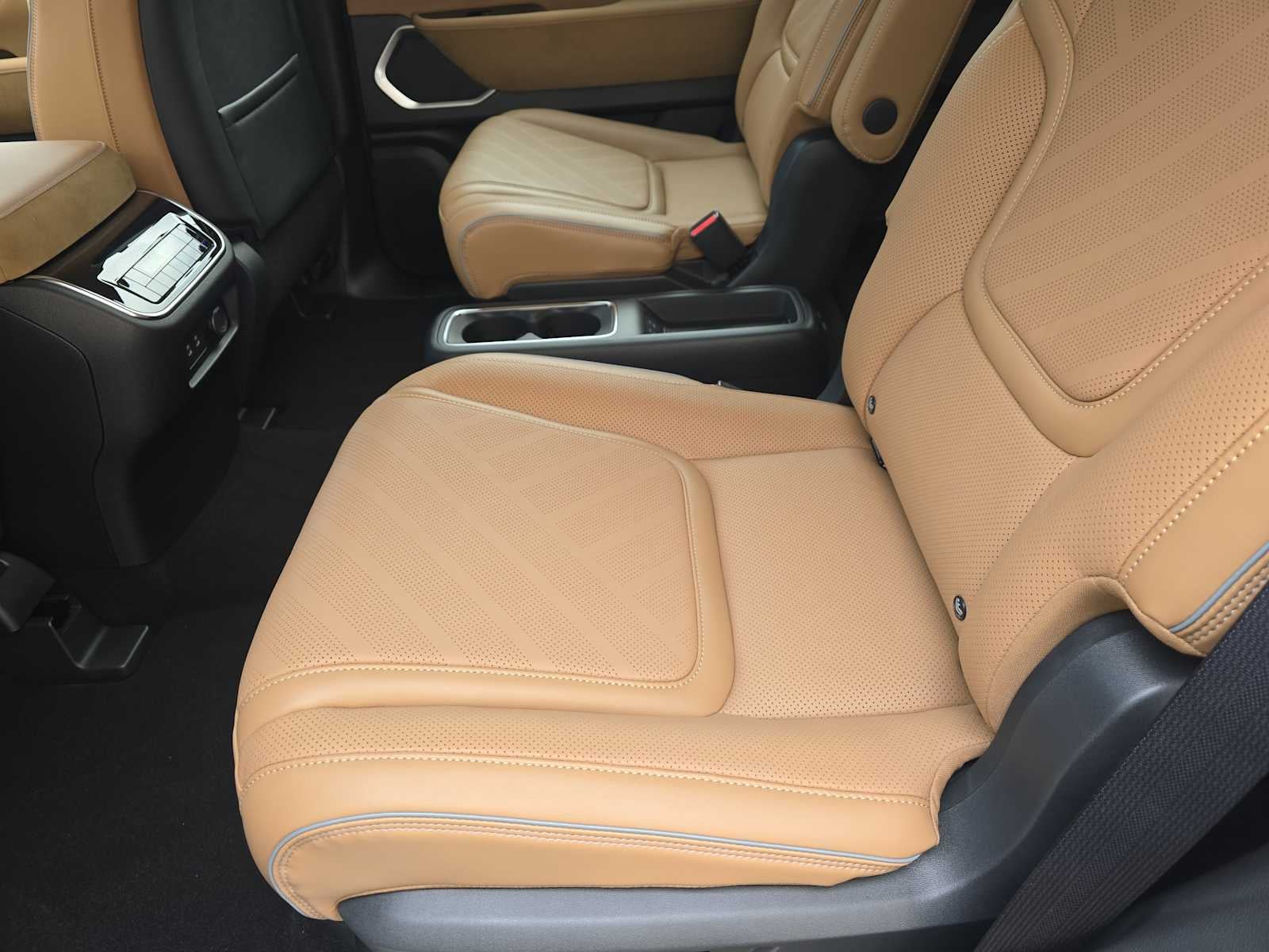 2027 INFINITI QX80 LUXE