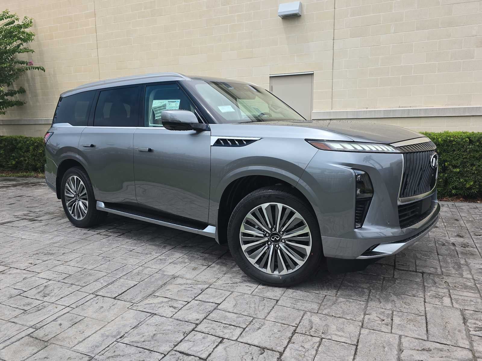 2027 INFINITI QX80 LUXE