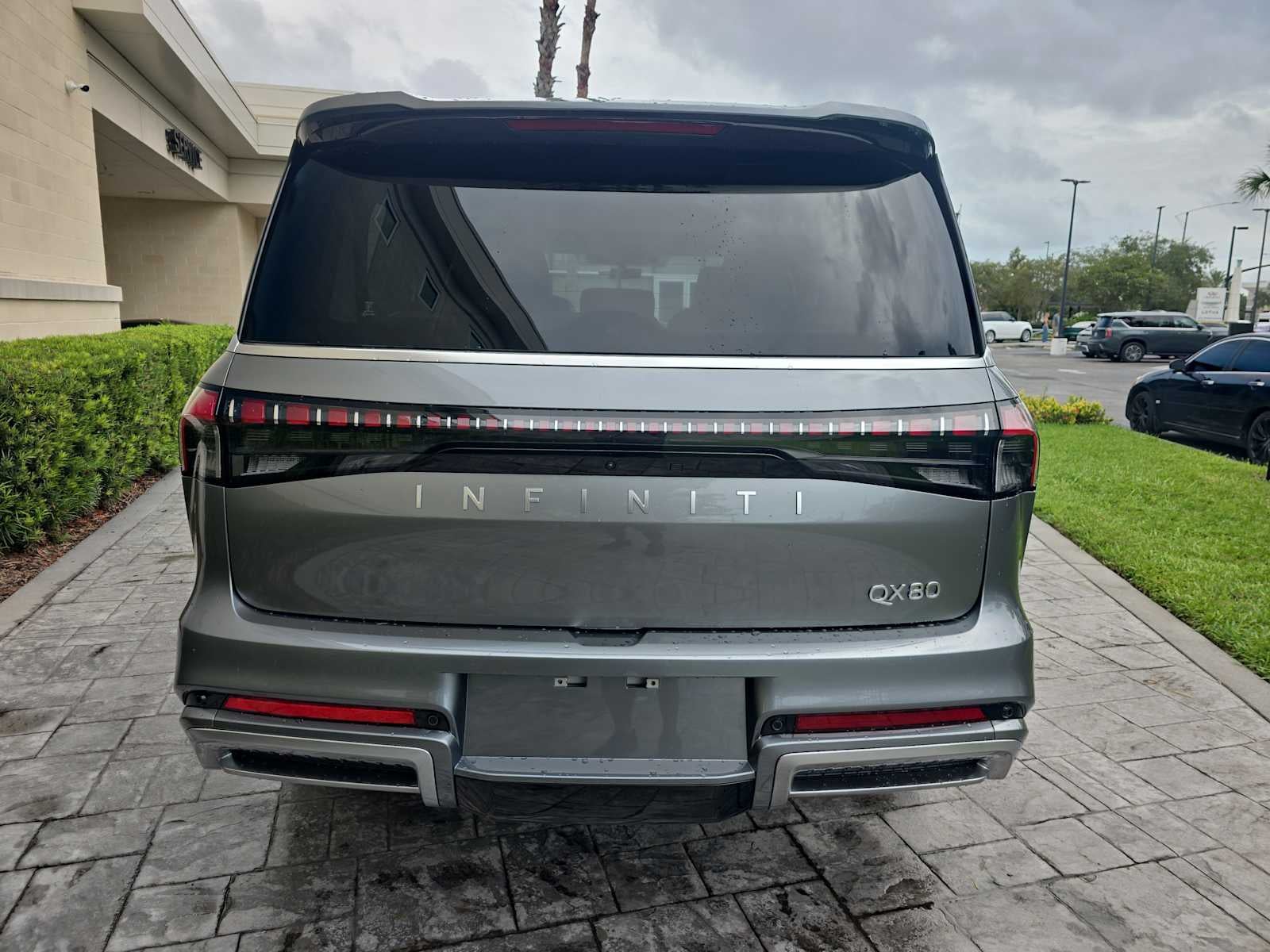 2027 INFINITI QX80 LUXE