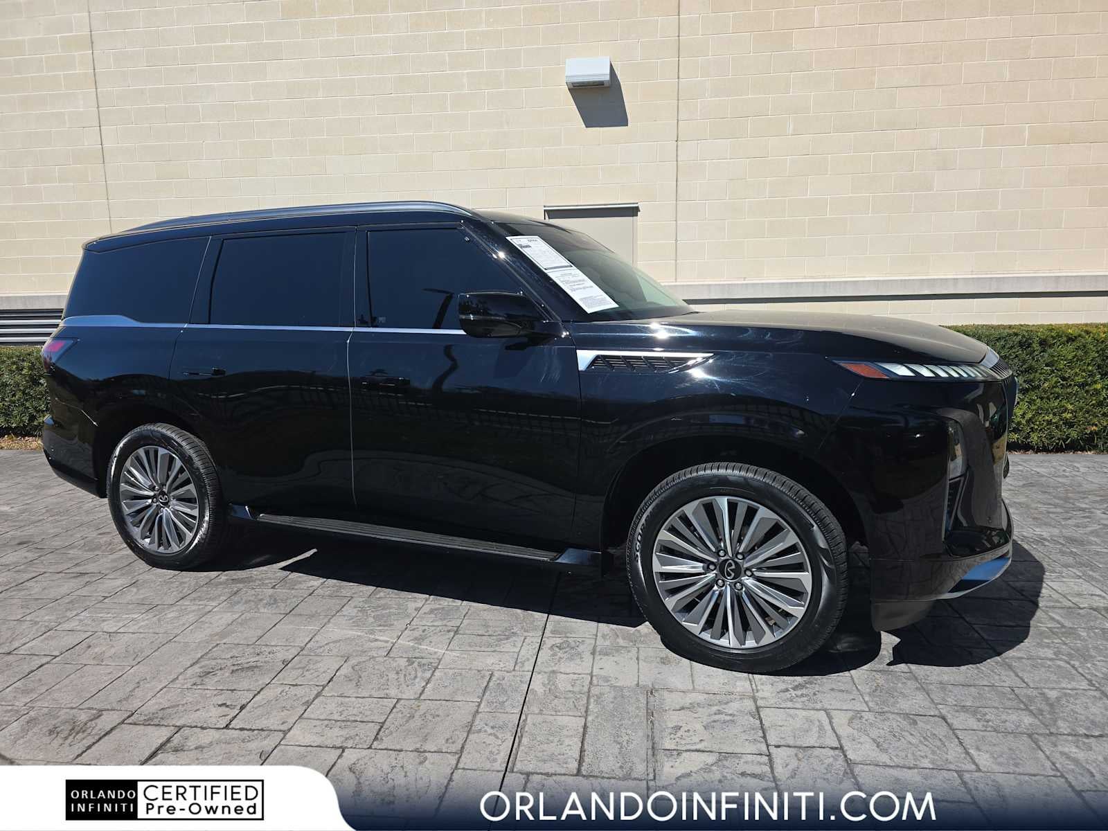 2025 INFINITI QX80 LUXE