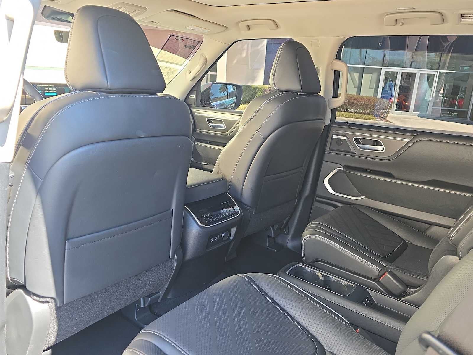 2025 INFINITI QX80 LUXE