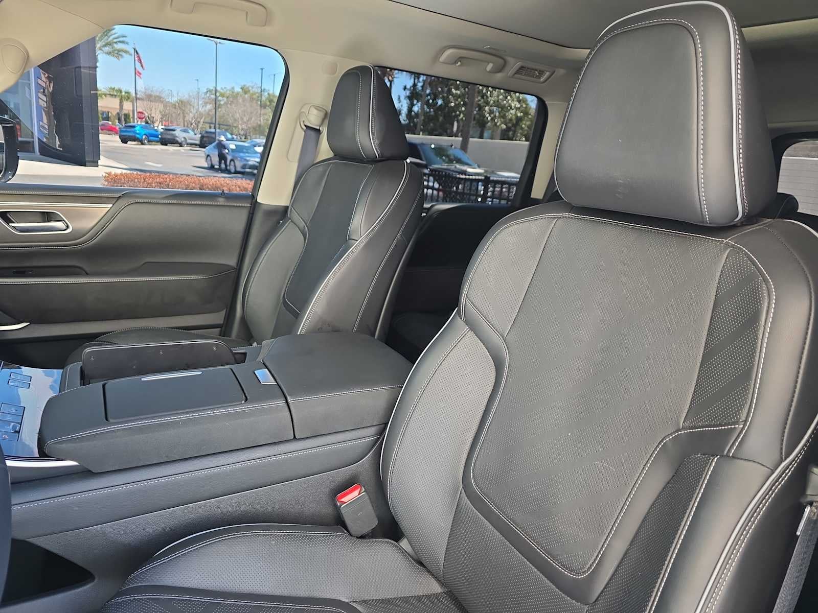 2025 INFINITI QX80 LUXE