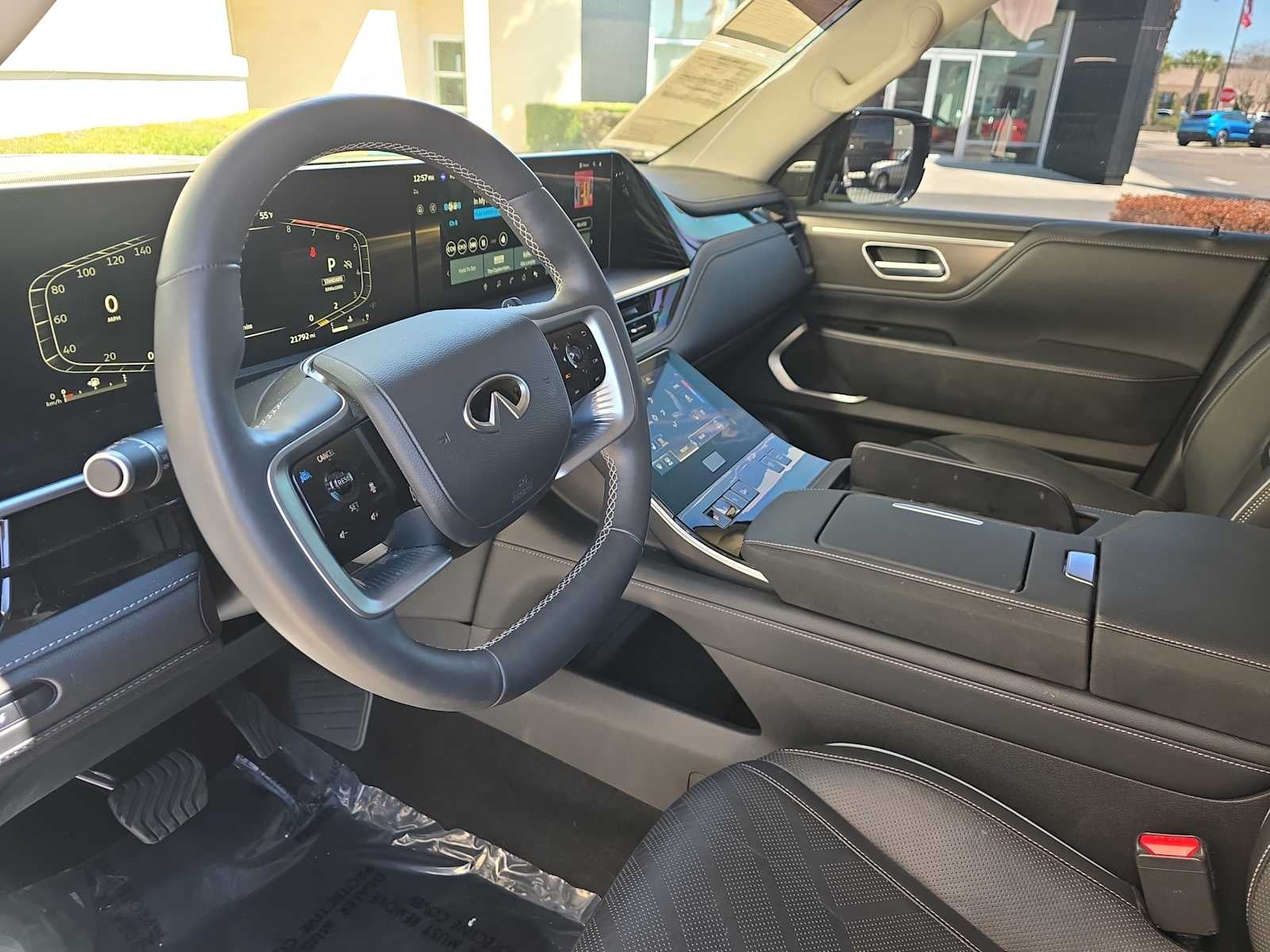 2025 INFINITI QX80 LUXE
