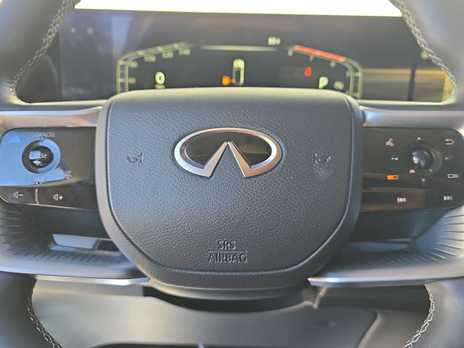 2025 INFINITI QX80 LUXE