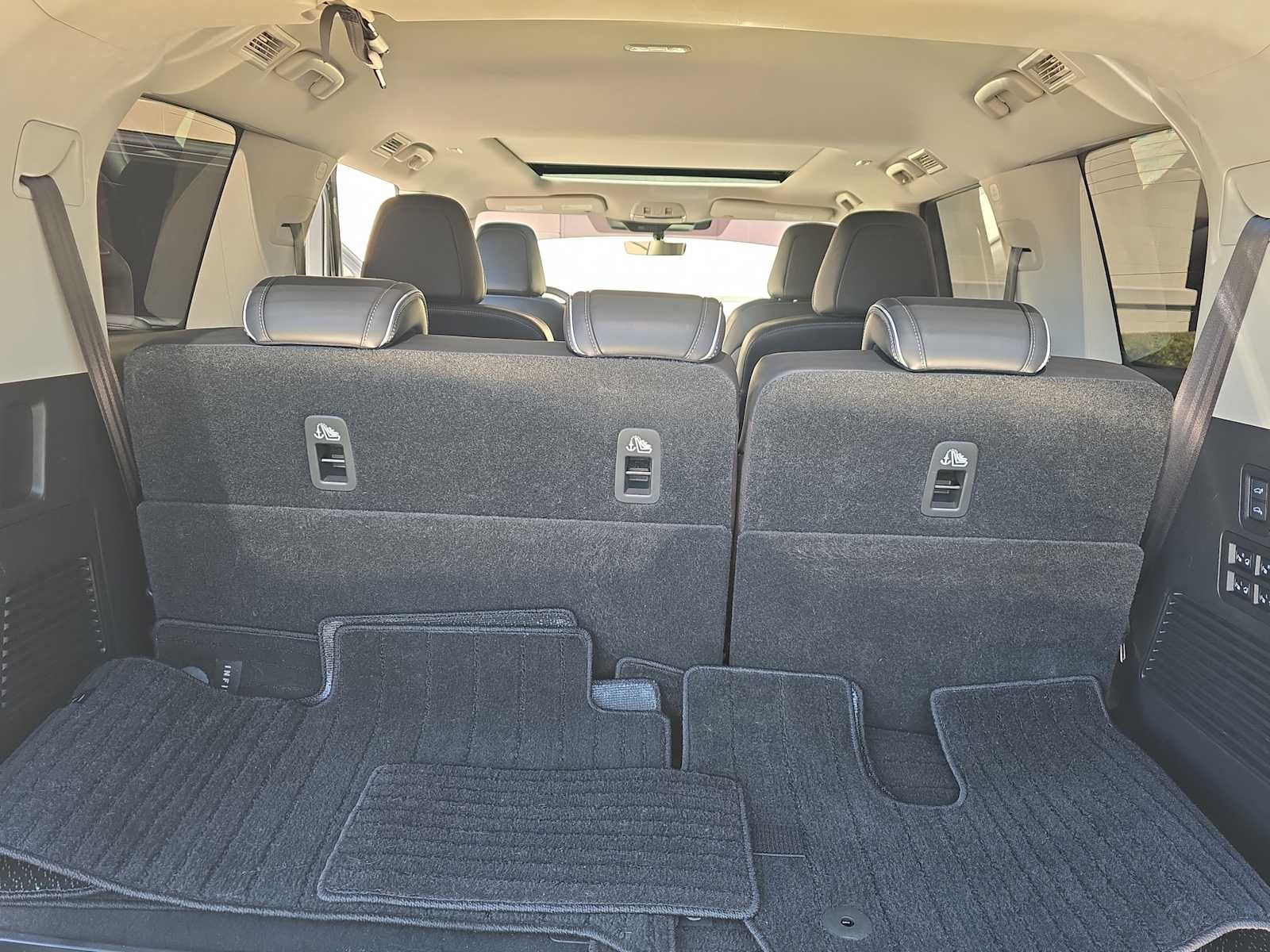 2025 INFINITI QX80 LUXE