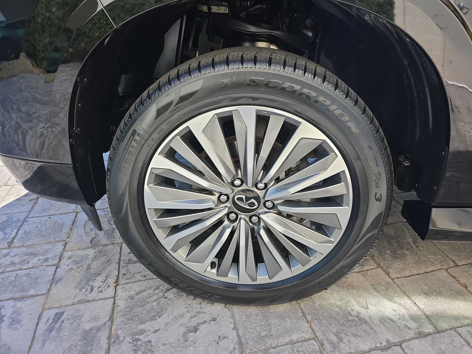 2025 INFINITI QX80 LUXE