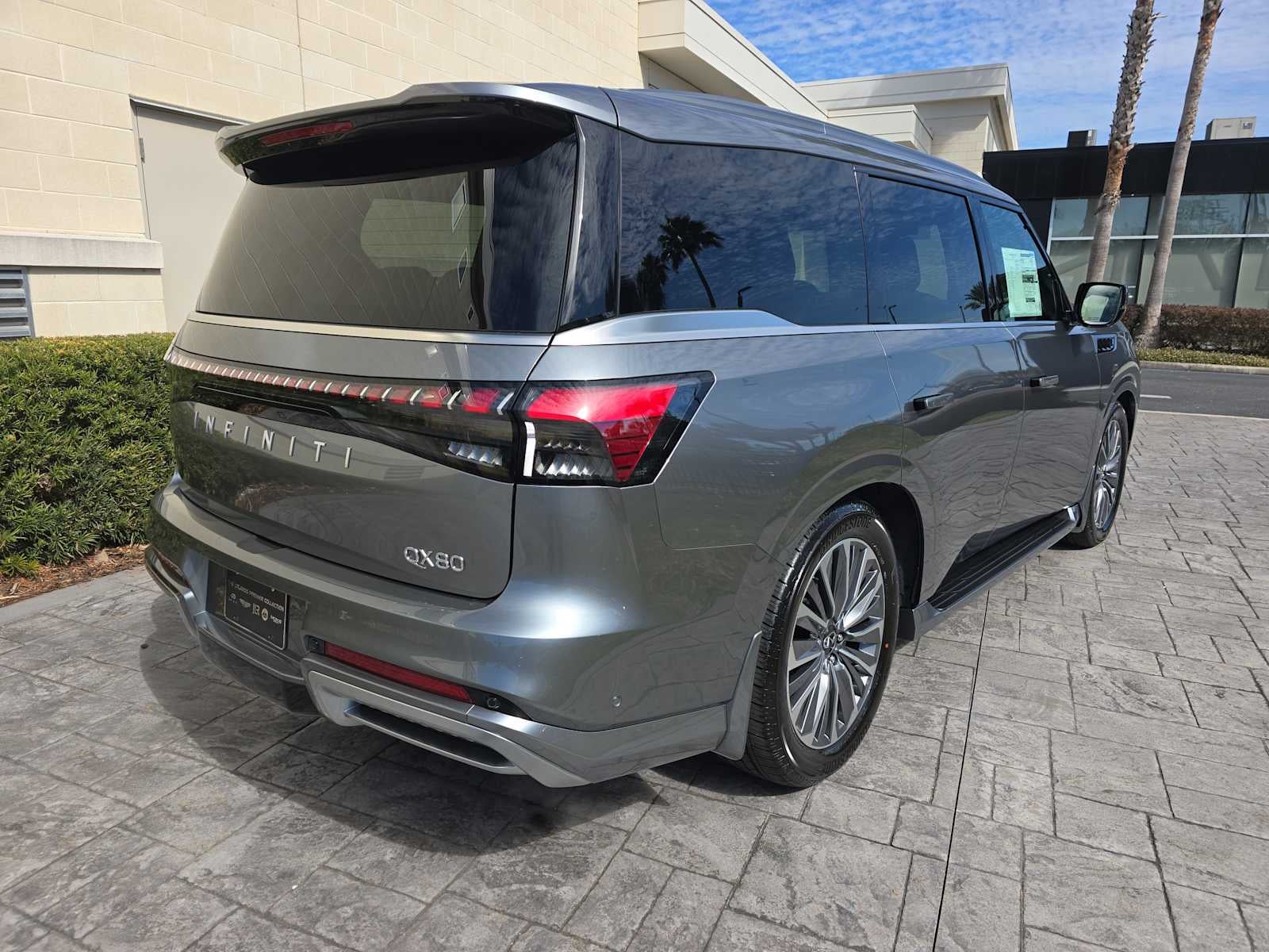 2026 INFINITI QX80 LUXE