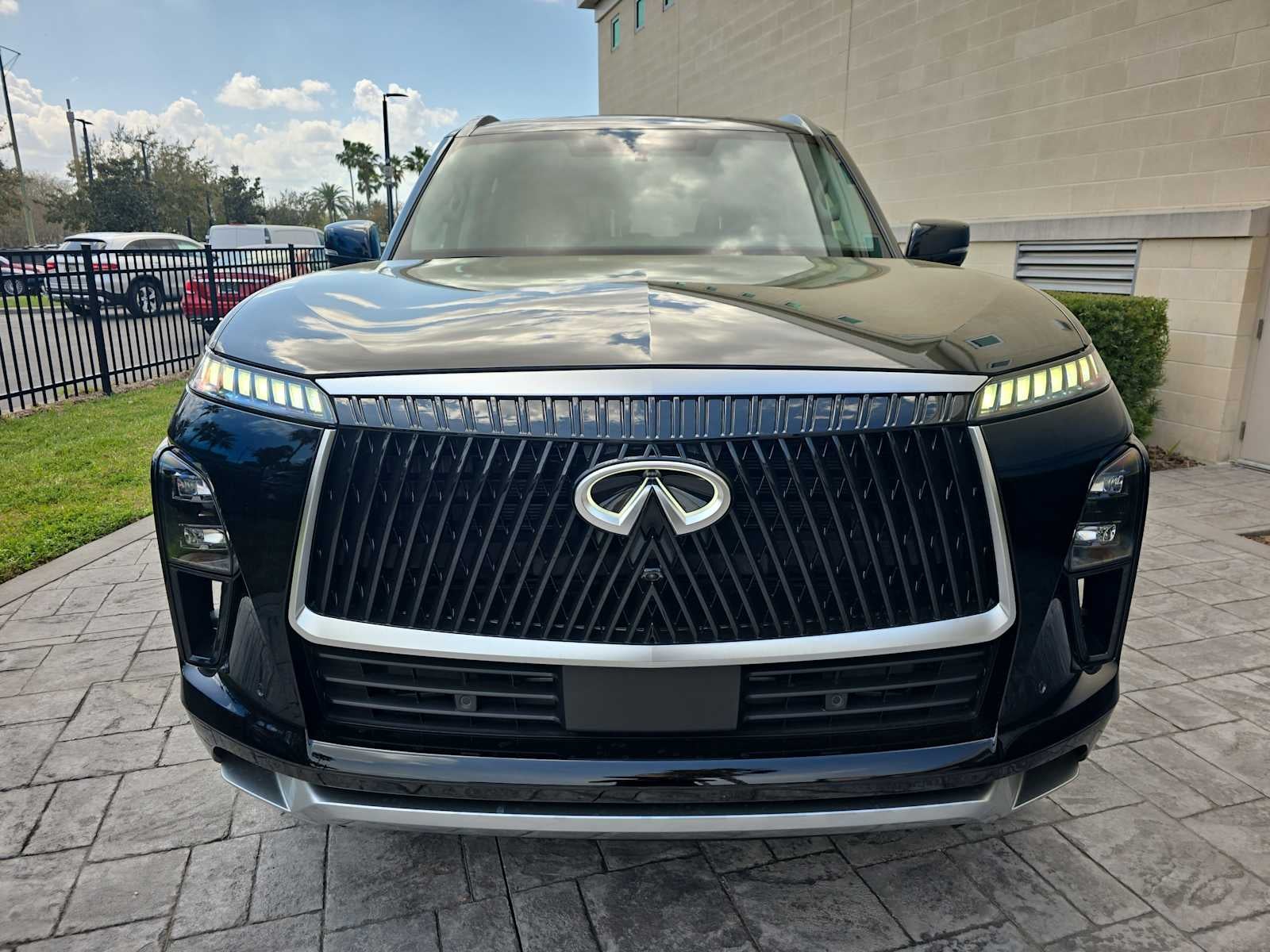 2026 INFINITI QX80 LUXE
