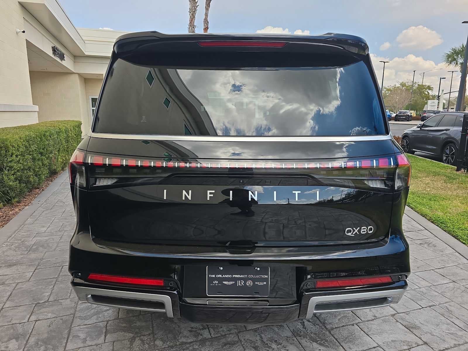 2026 INFINITI QX80 LUXE