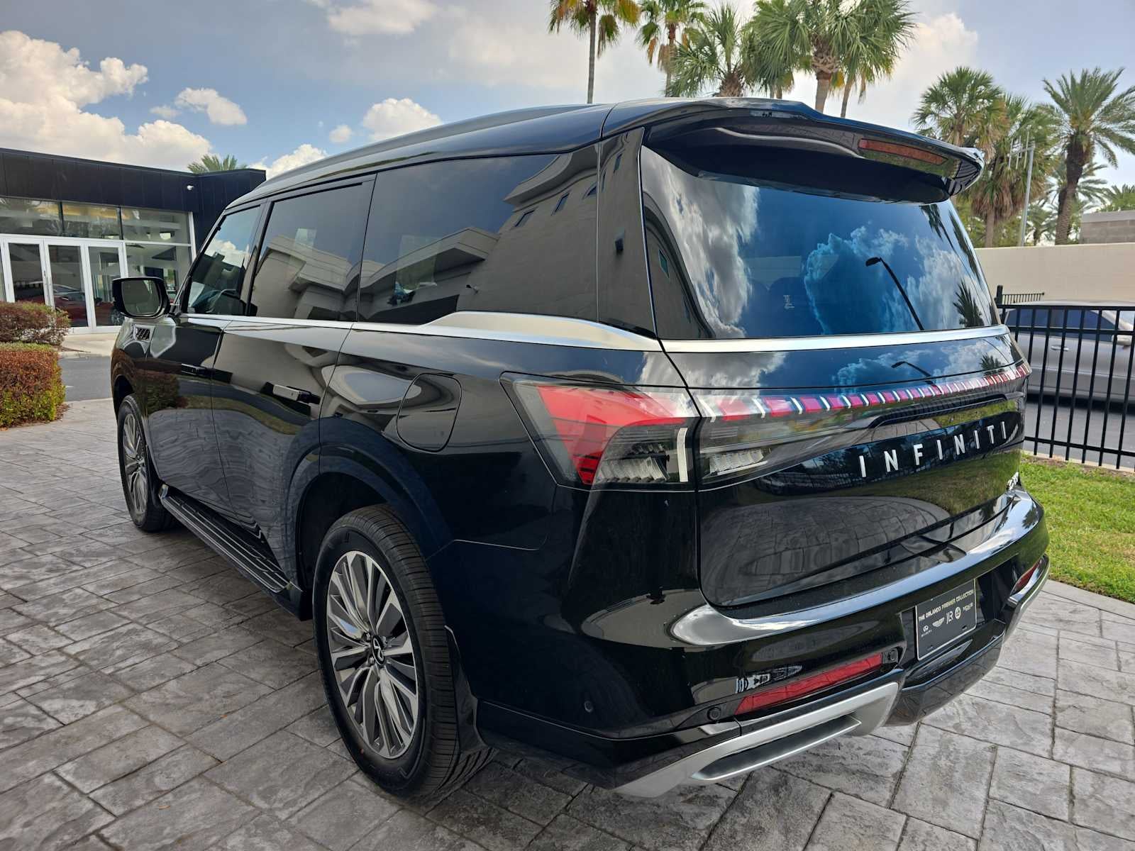 2026 INFINITI QX80 LUXE