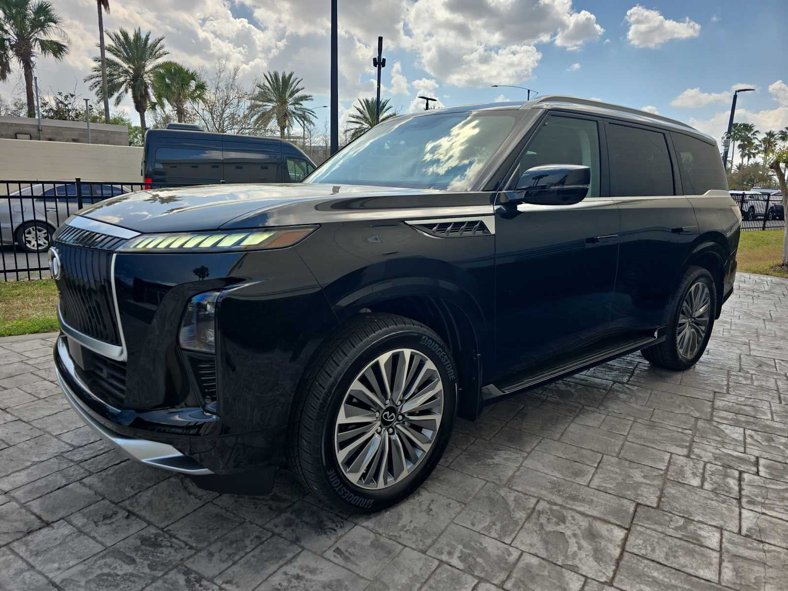 2026 INFINITI QX80 LUXE