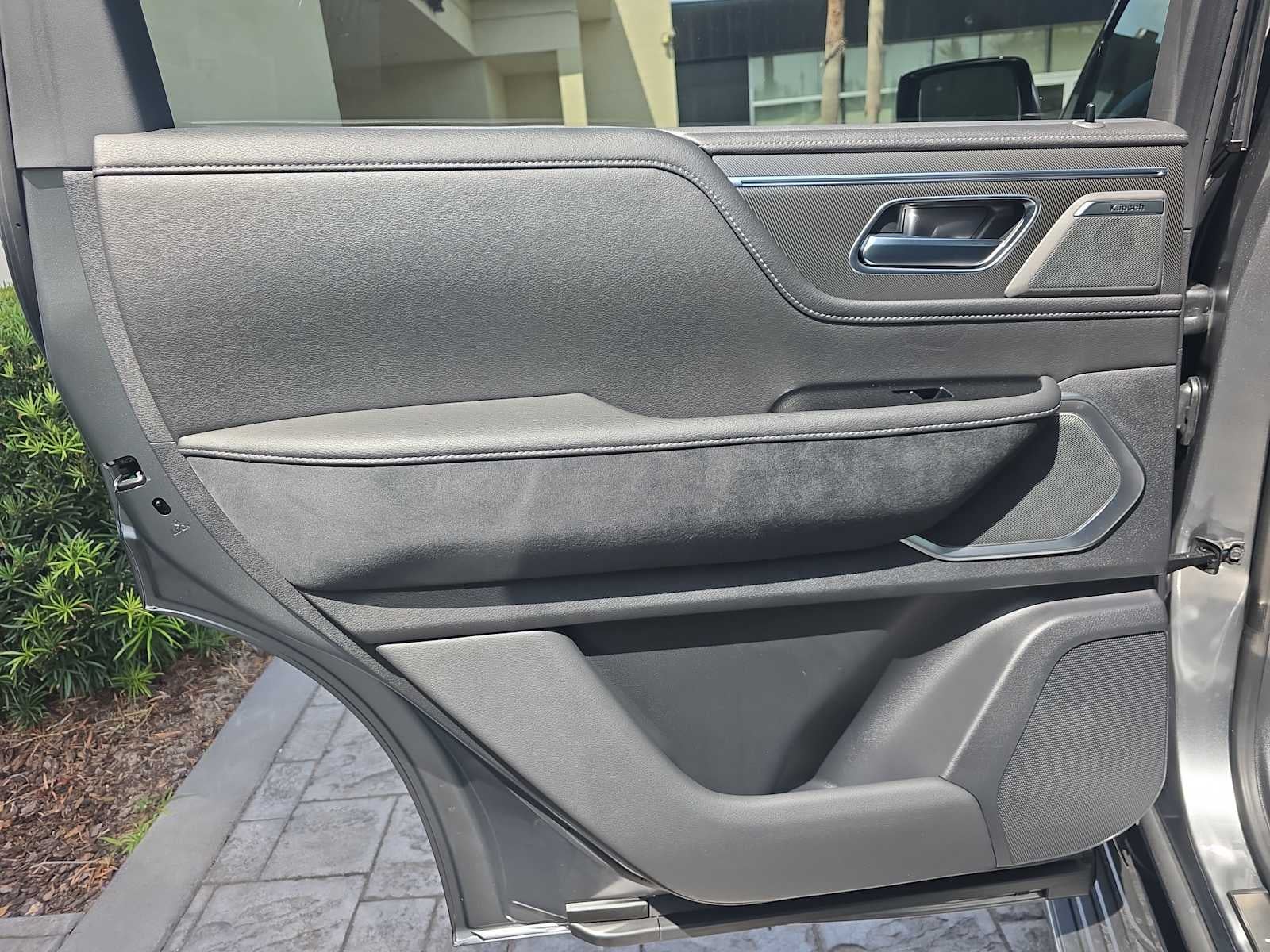2027 INFINITI QX80 LUXE