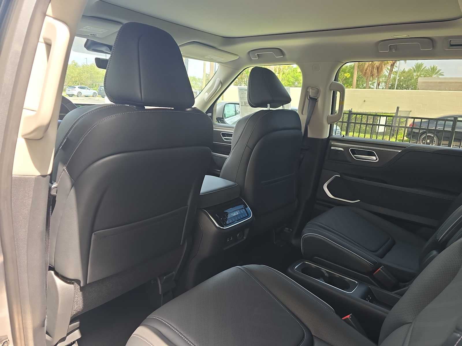 2027 INFINITI QX80 LUXE