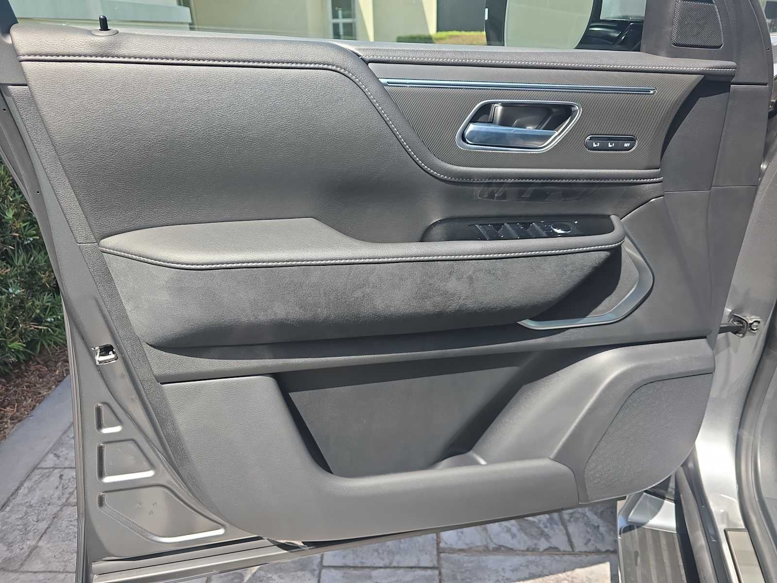 2027 INFINITI QX80 LUXE